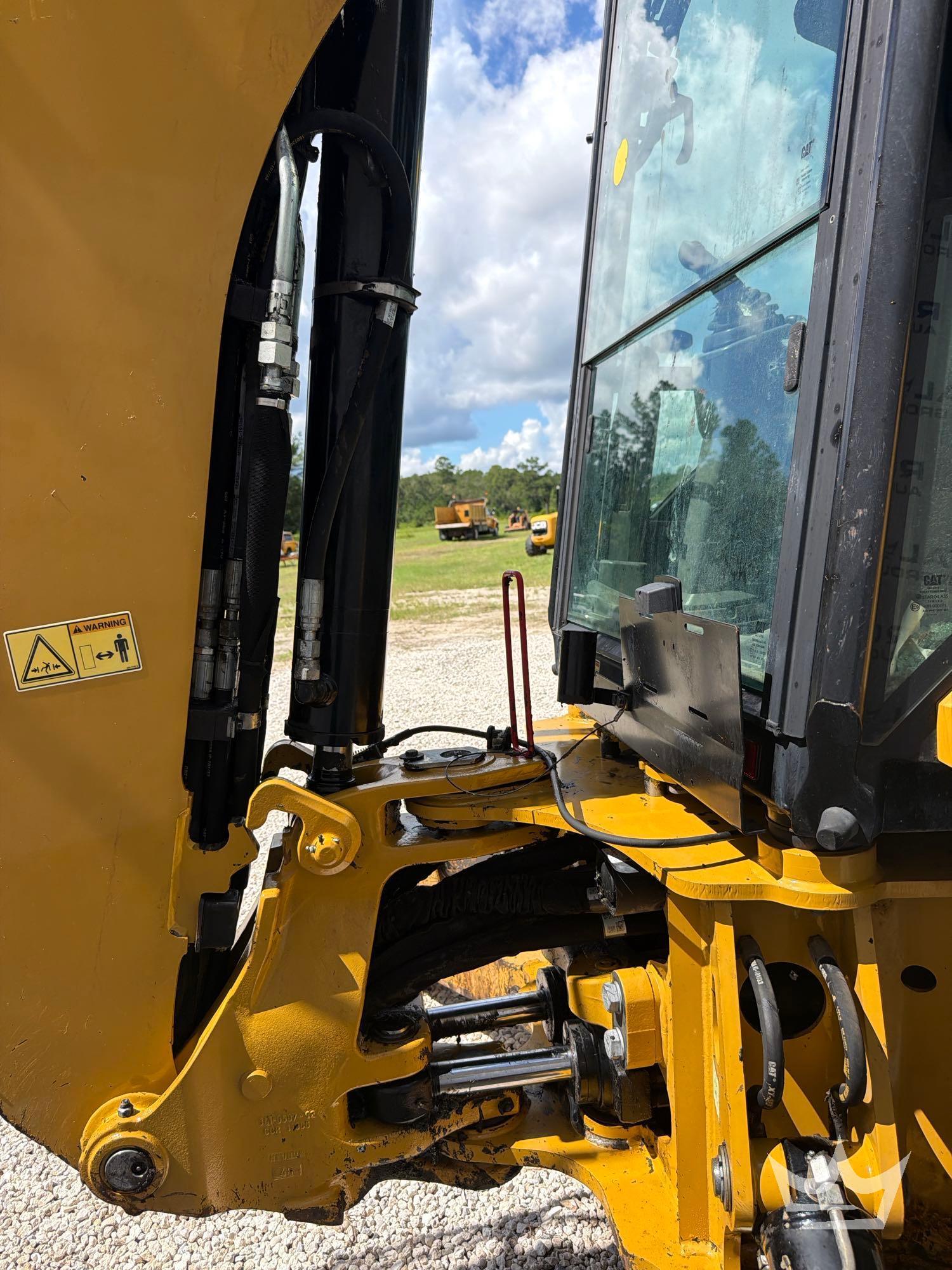 2018 Caterpillar 420F2