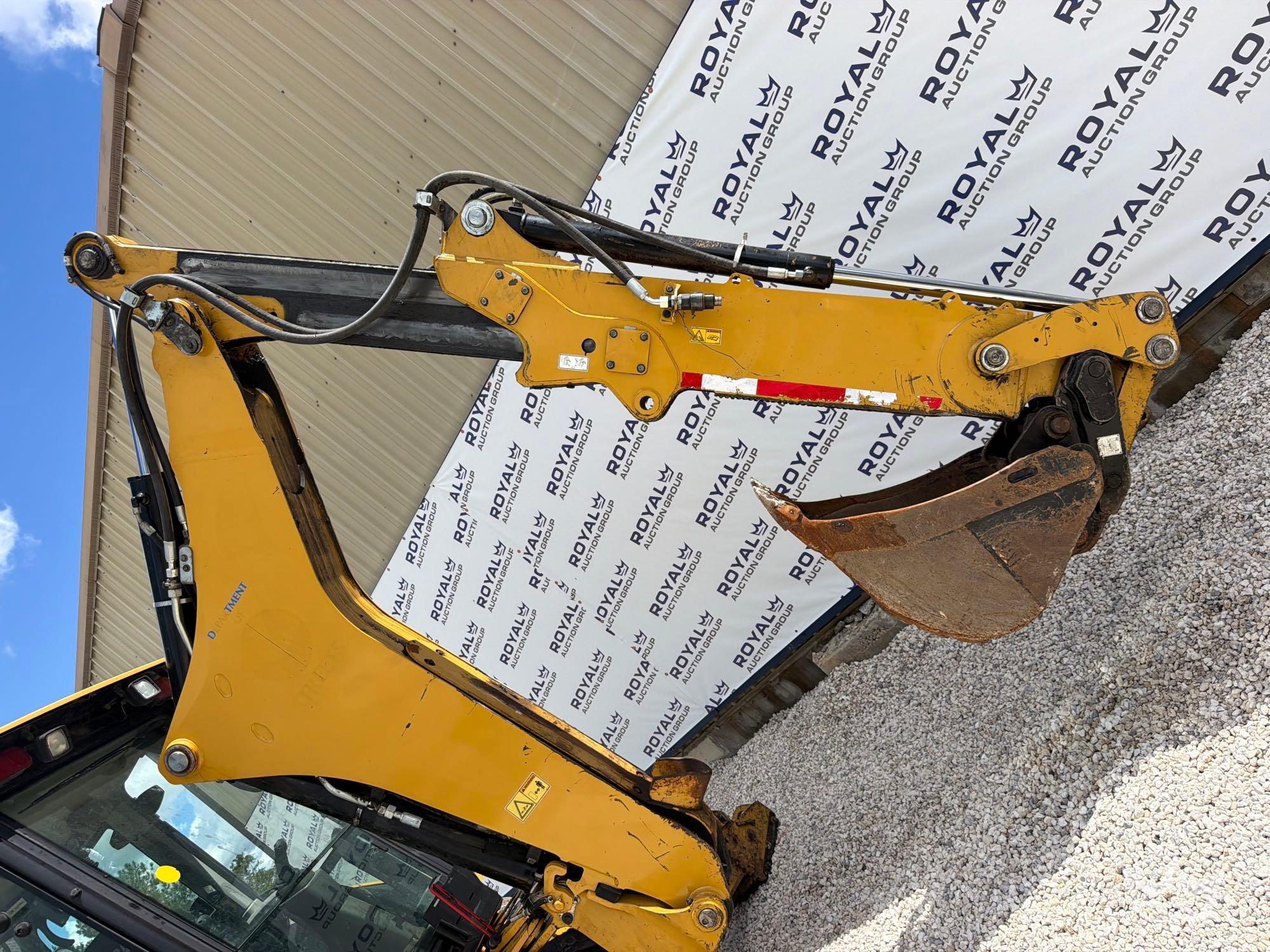 2018 Caterpillar 420F2
