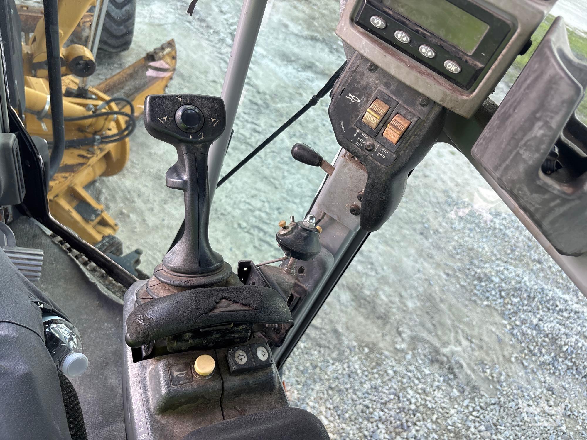 2011 Caterpillar 12M