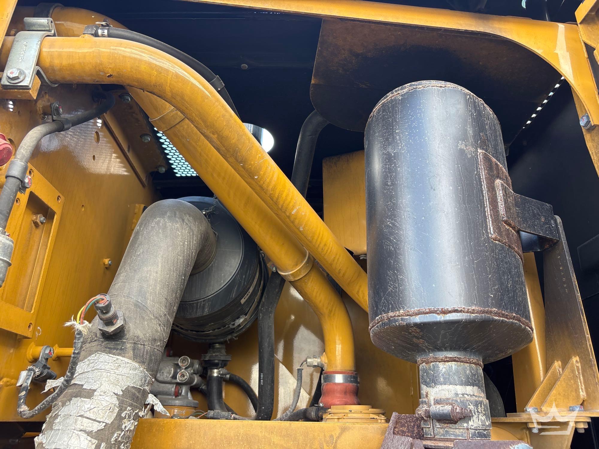2011 Caterpillar 12M