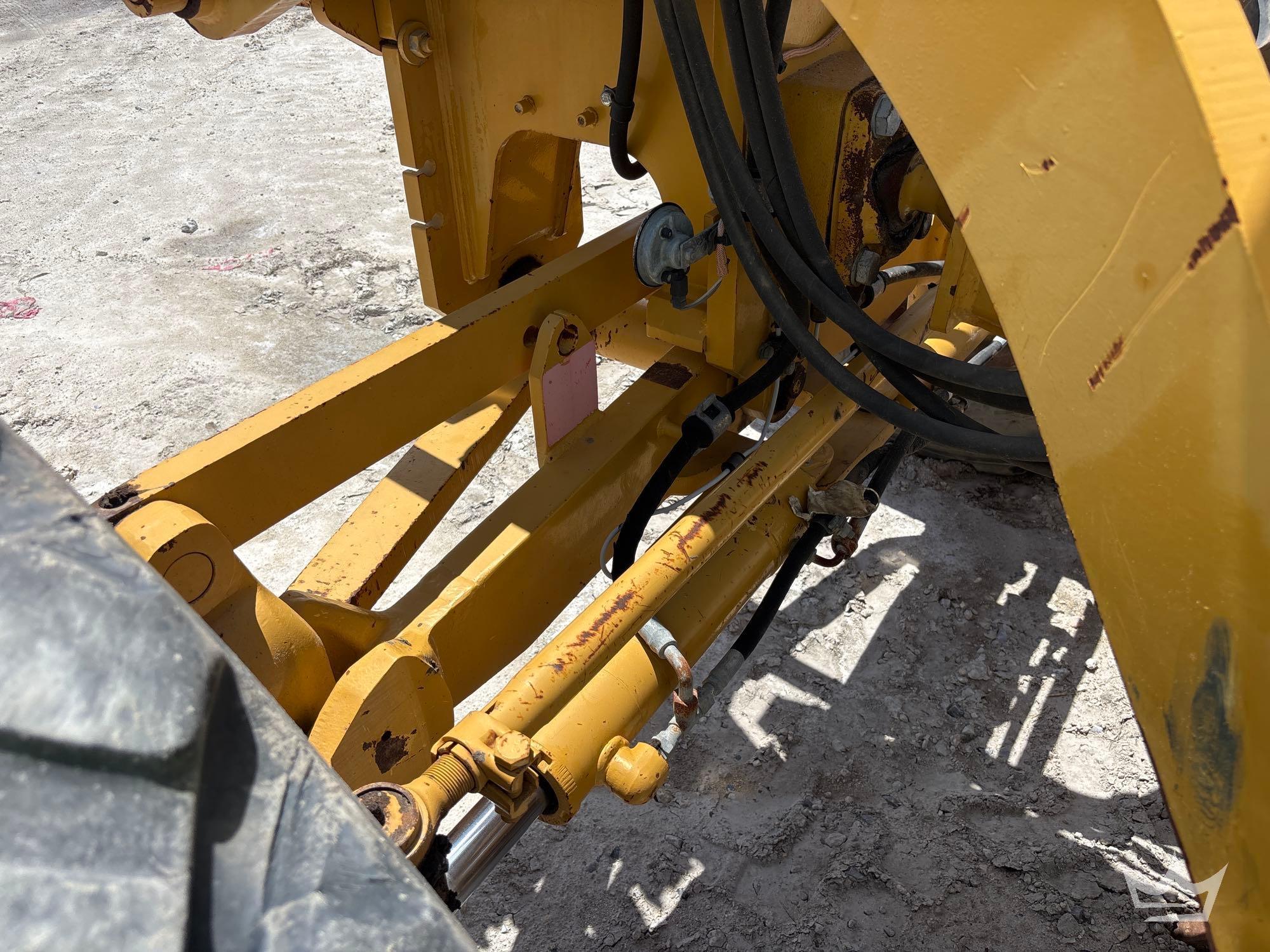 2011 Caterpillar 12M