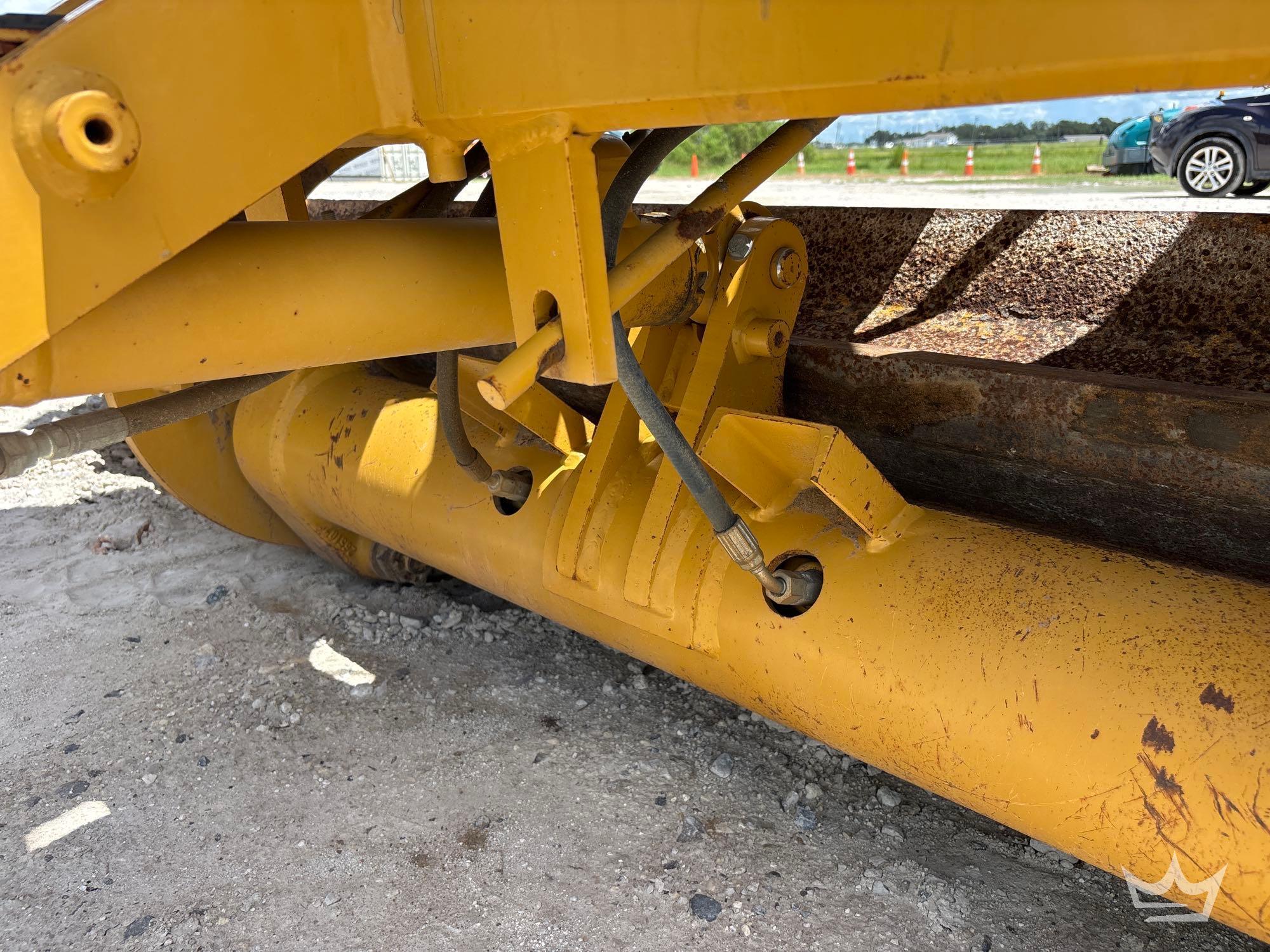 2011 Caterpillar 12M
