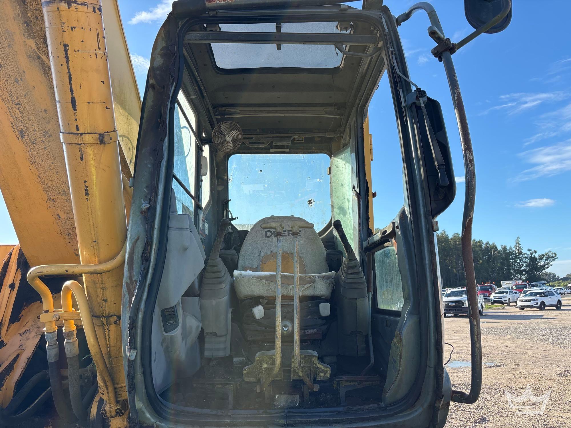 John Deere 330C