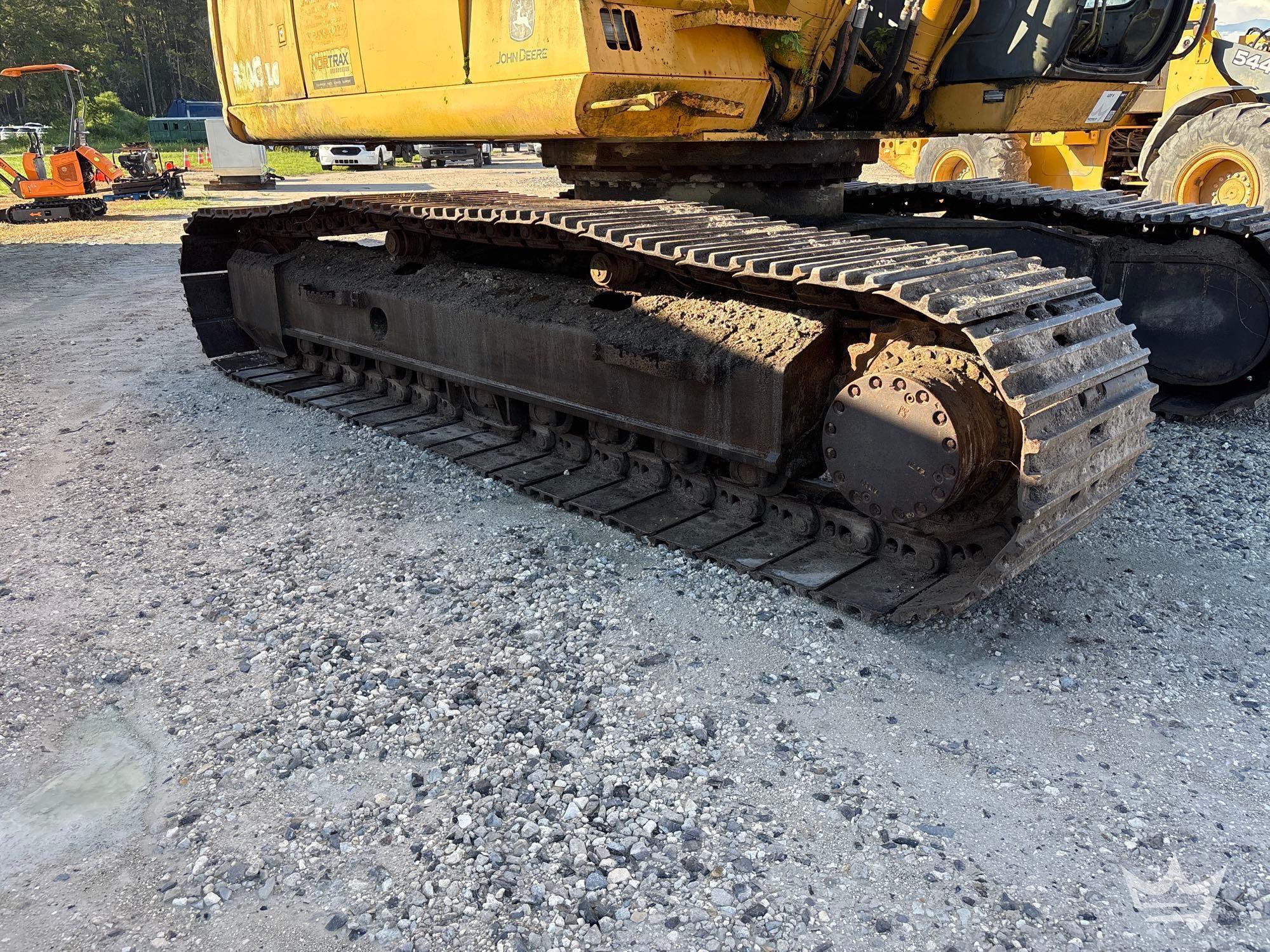 John Deere 330C