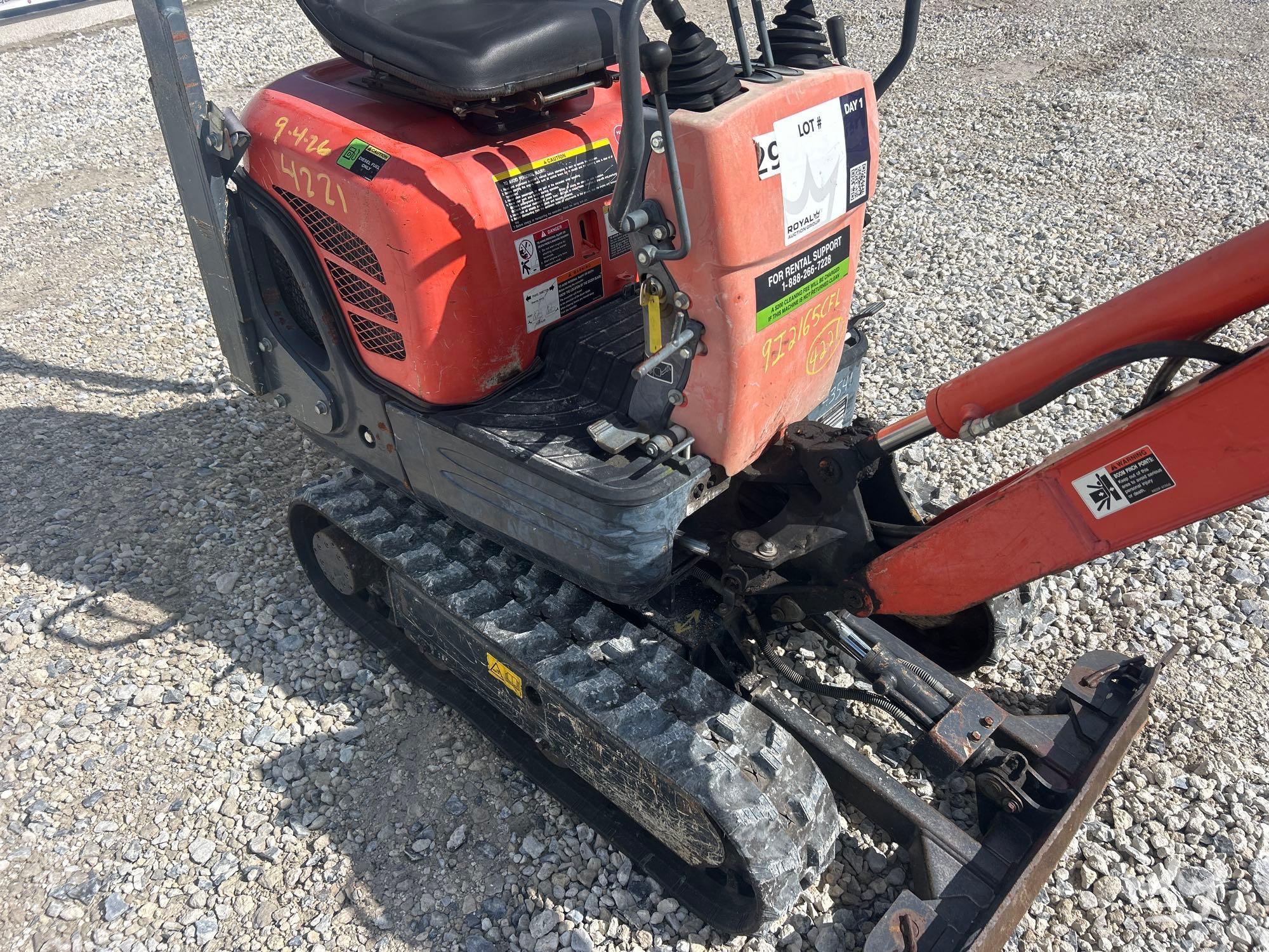 2019 Kubota K008-3