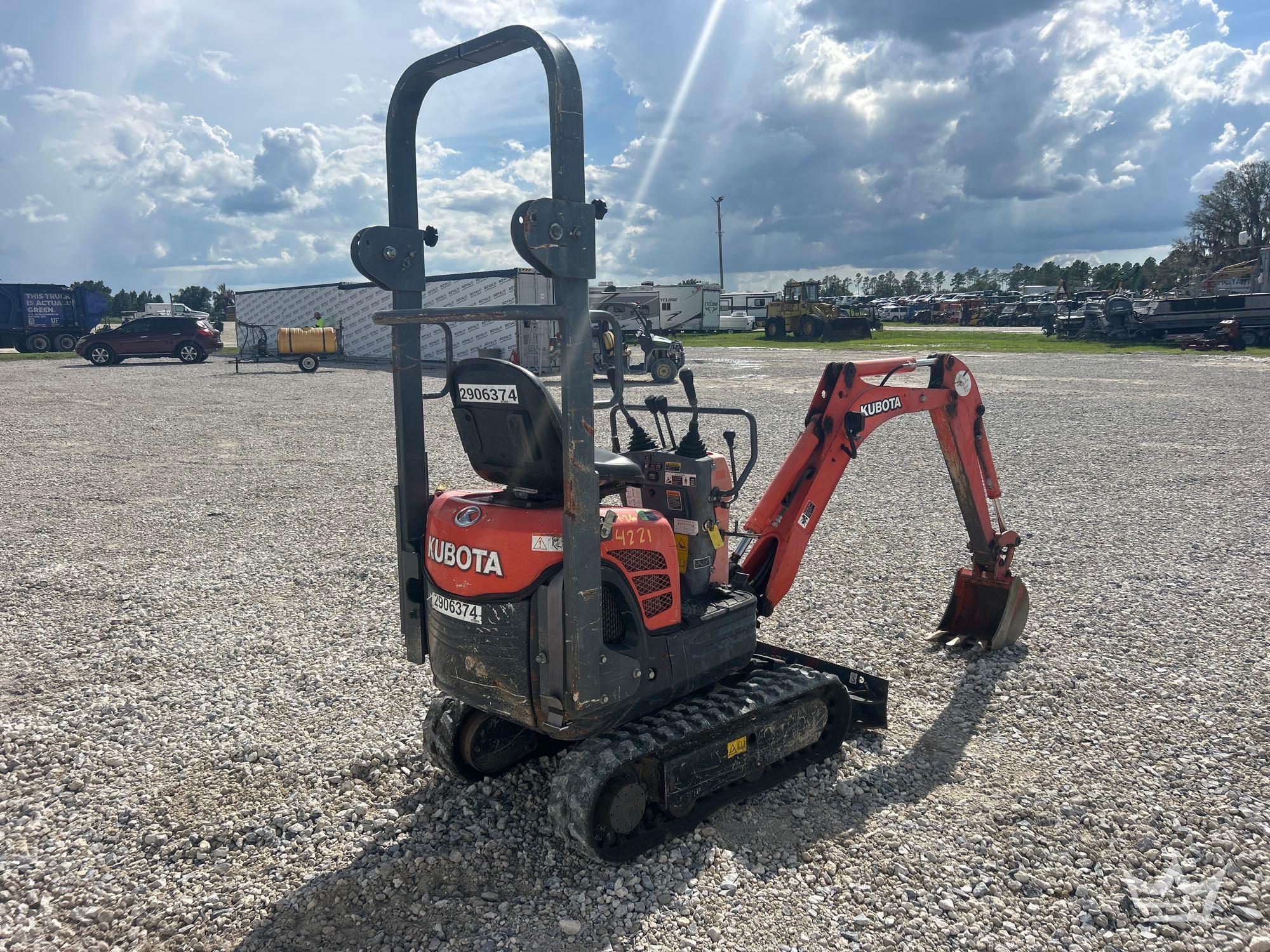 2019 Kubota K008-3