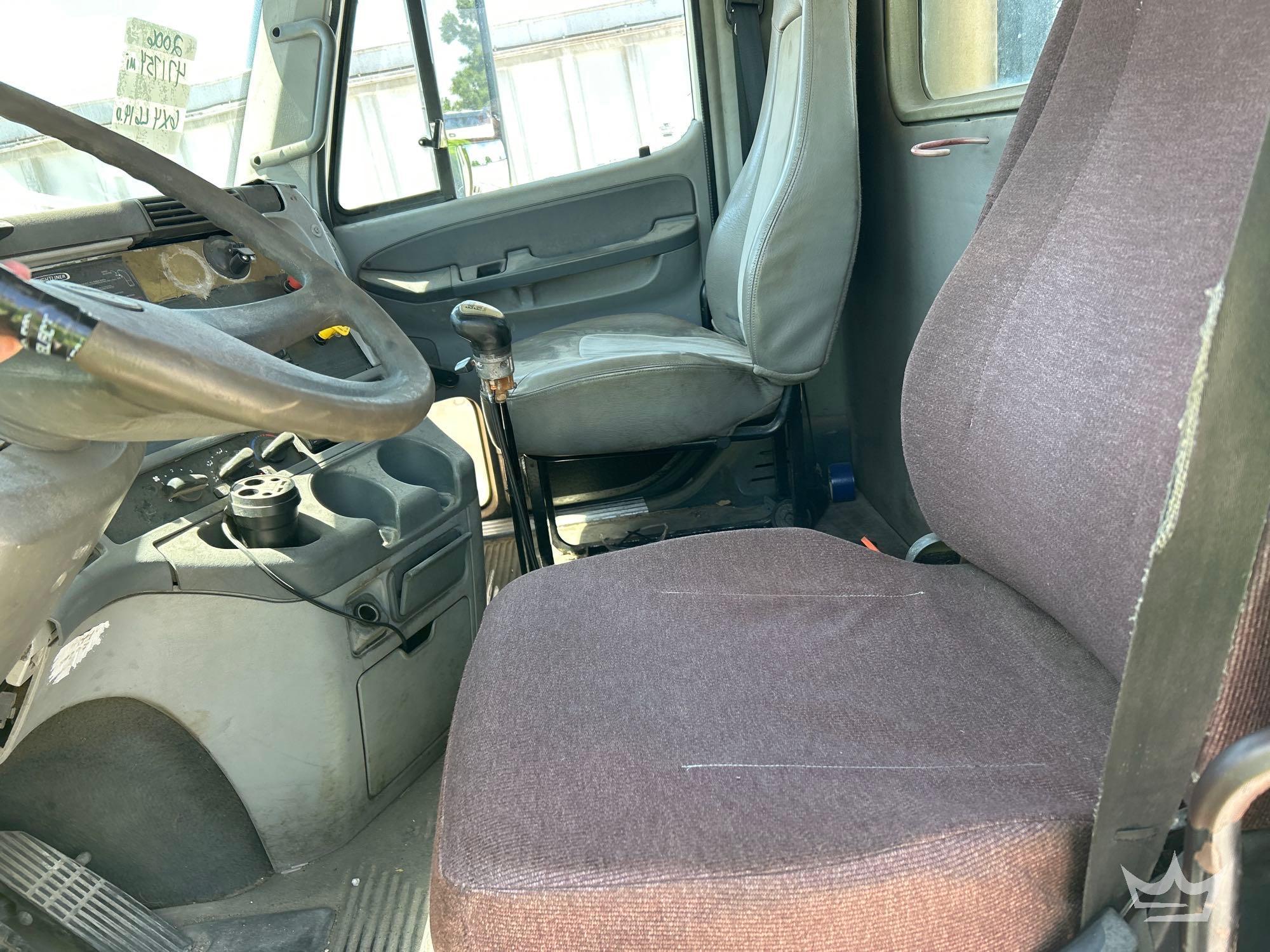 2006 Freightliner Columbia 120