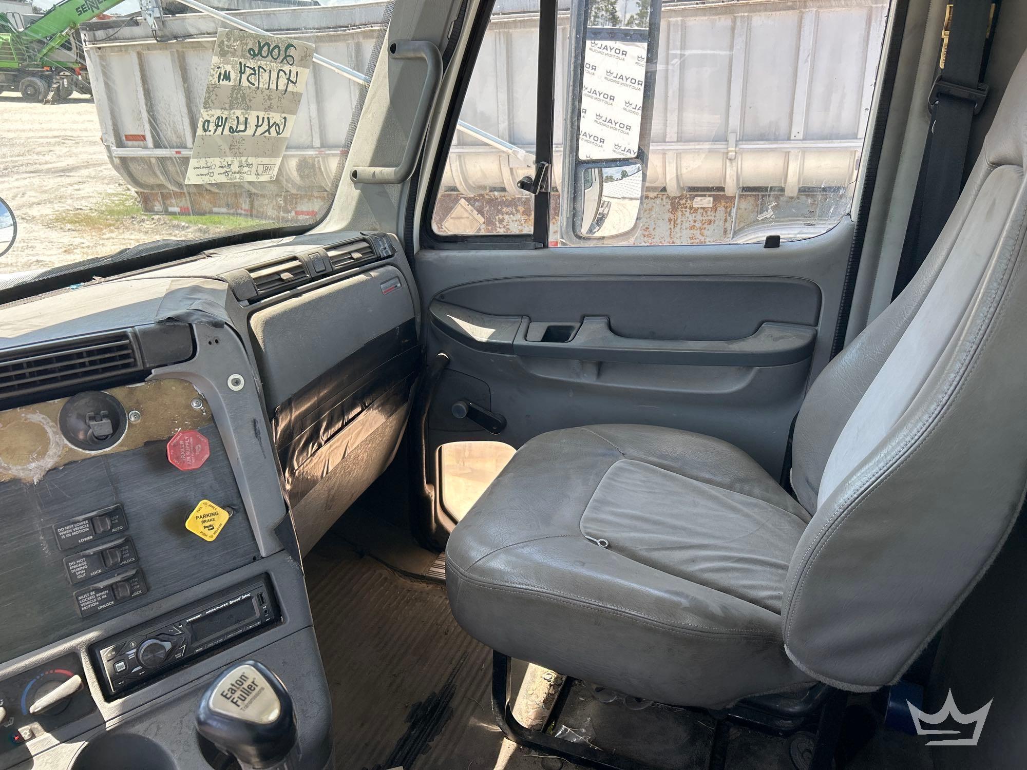 2006 Freightliner Columbia 120