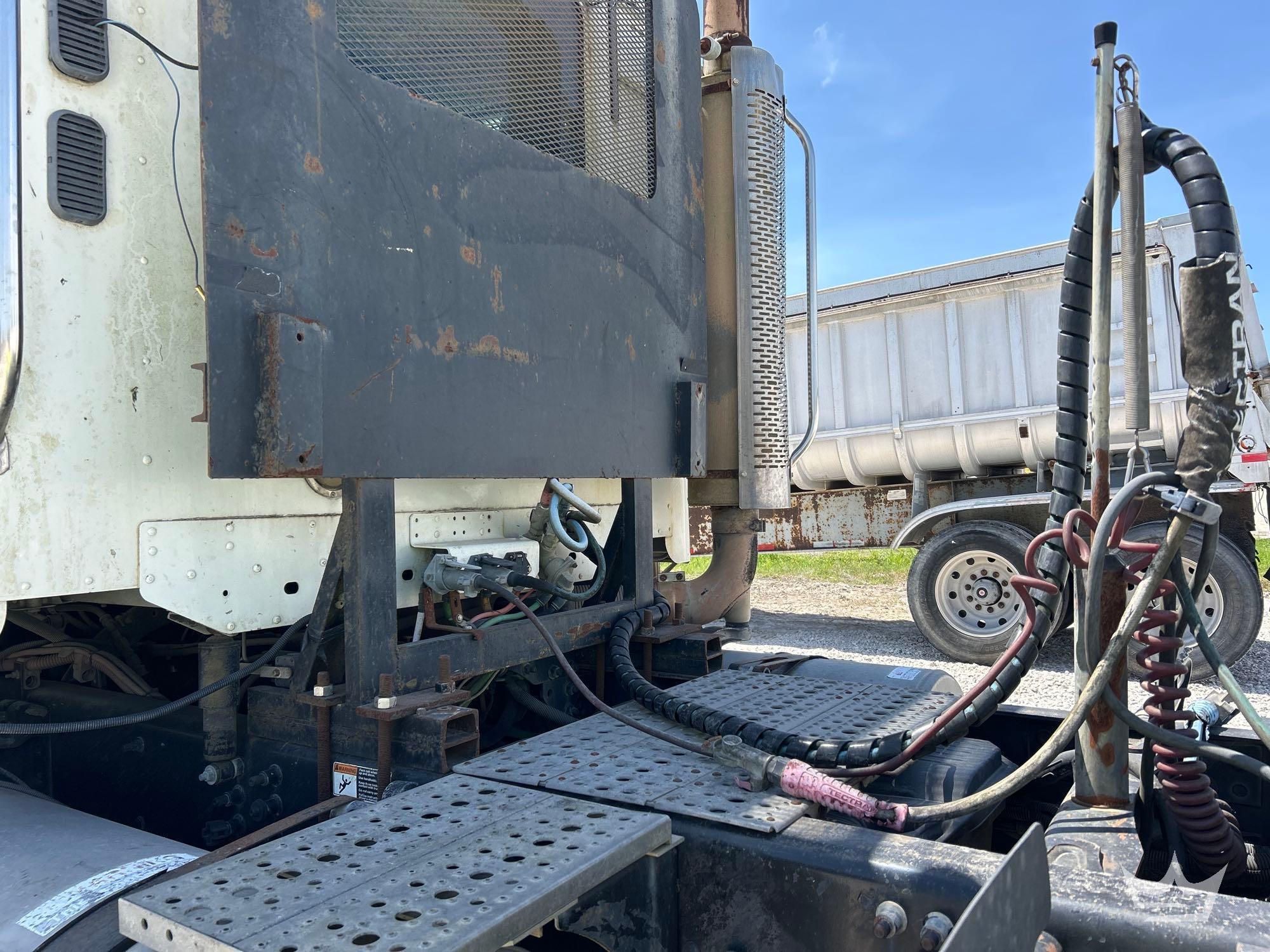 2006 Freightliner Columbia 120