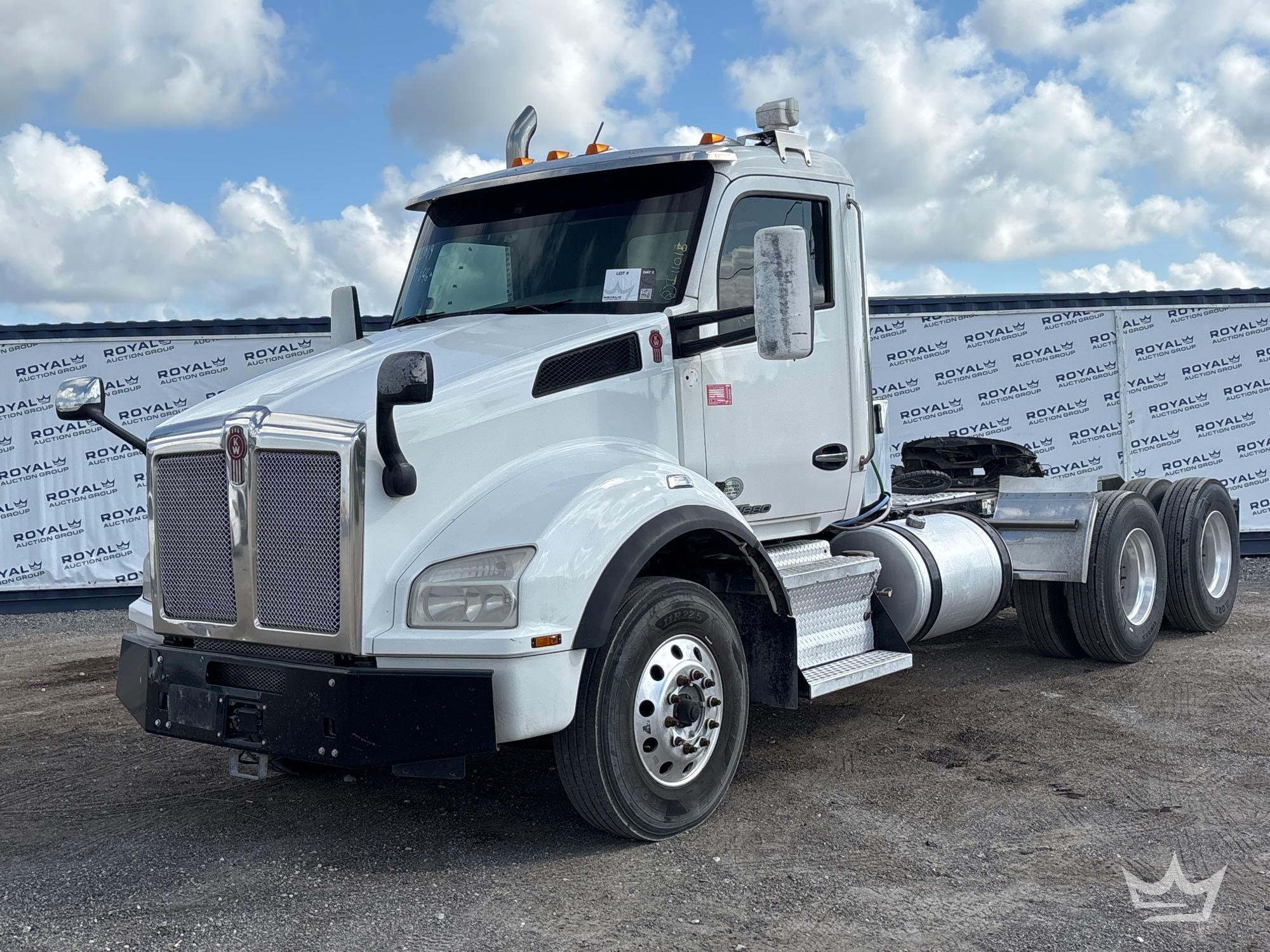Photo of 2019 Kenworth T880