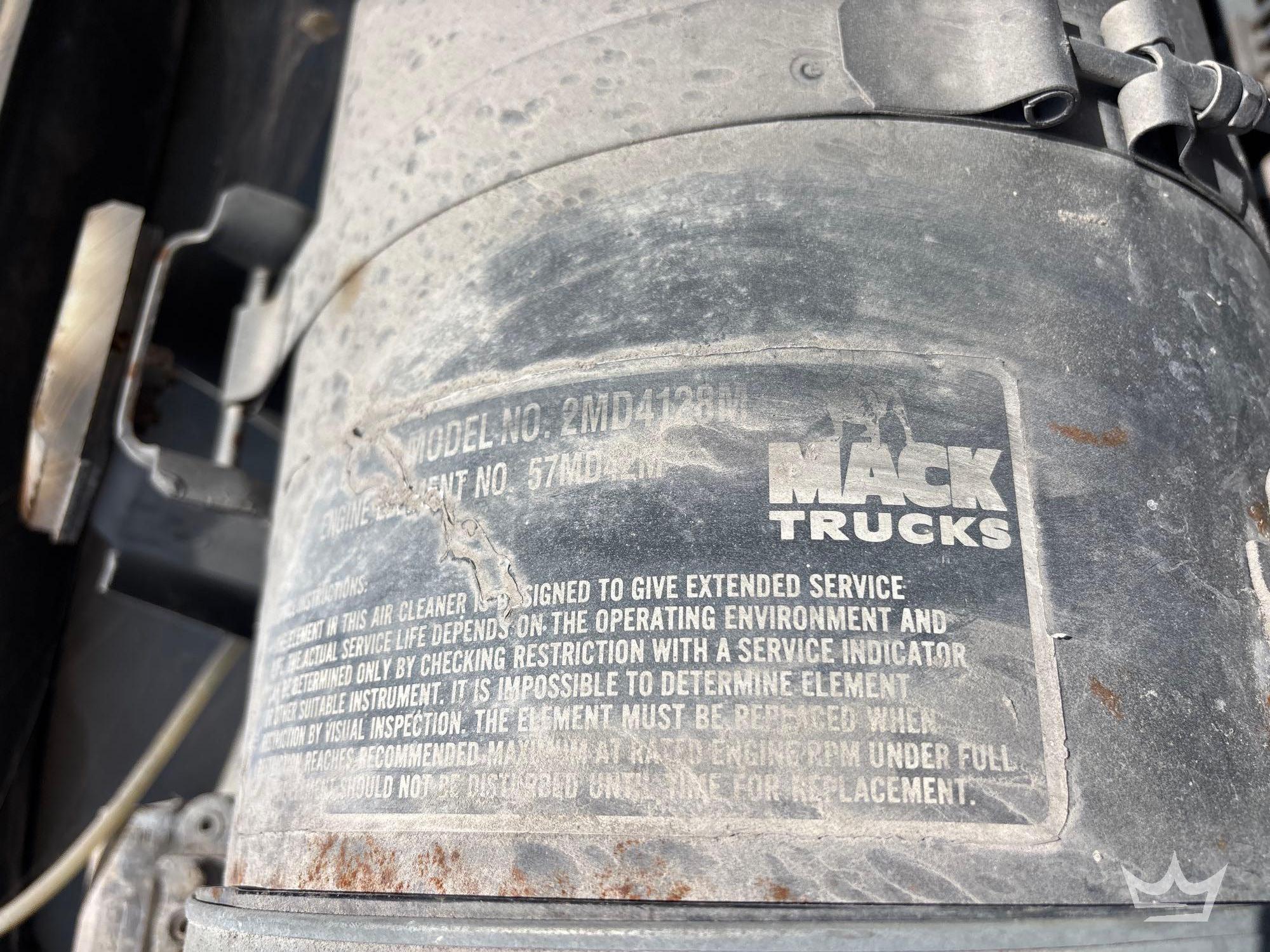 1997 Mack CH613
