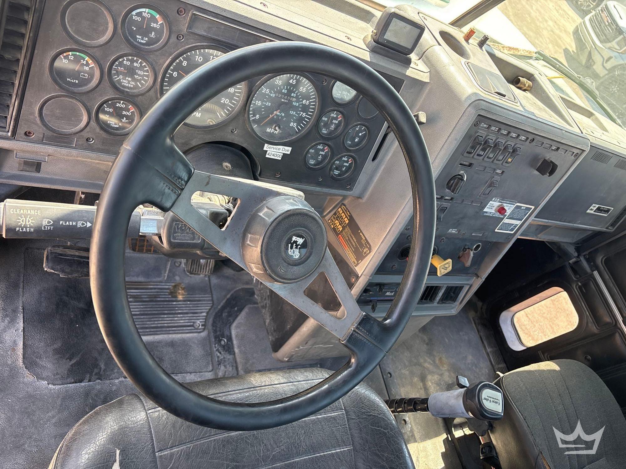 1997 Mack CH613