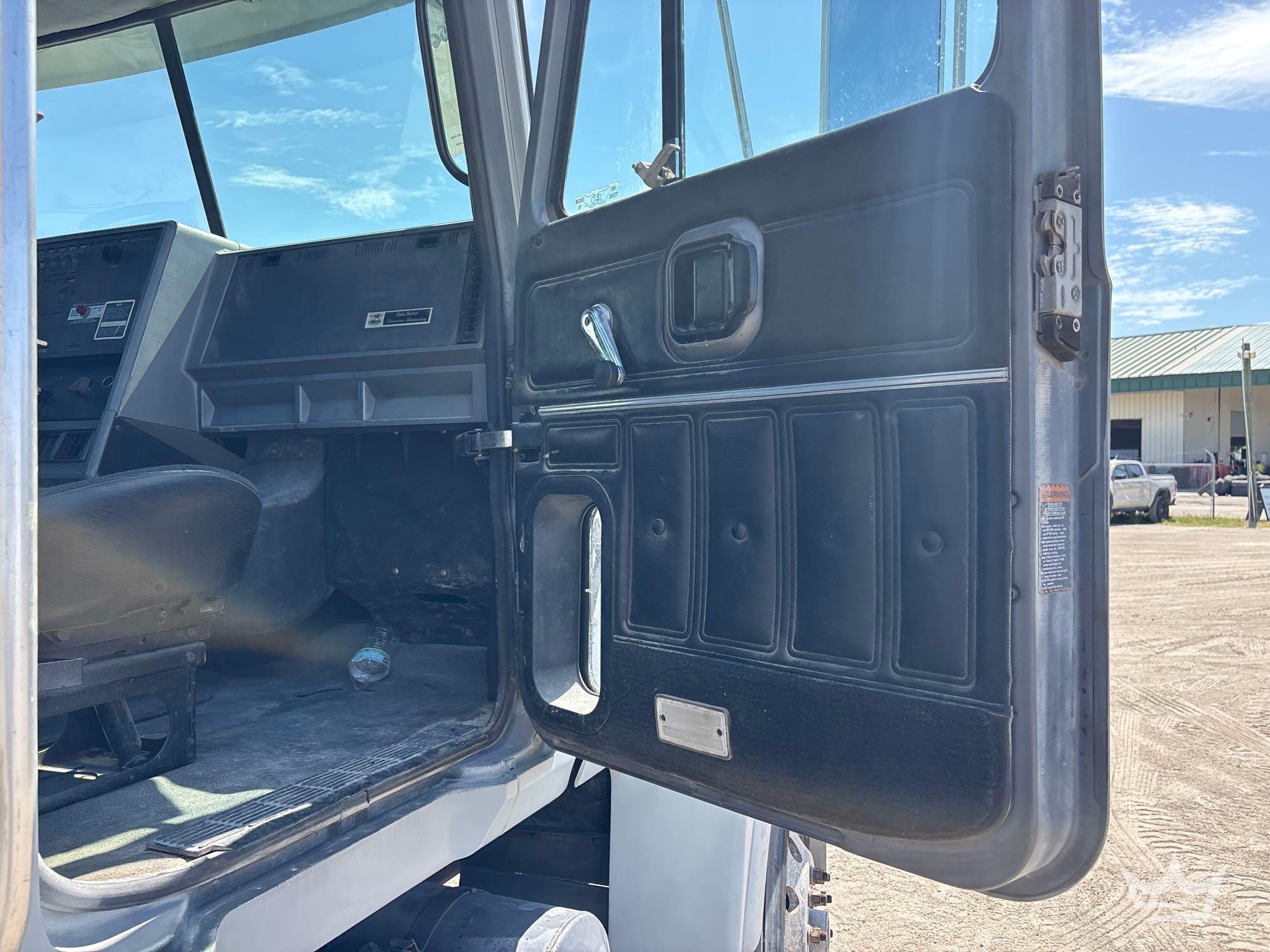 1997 Mack CH613