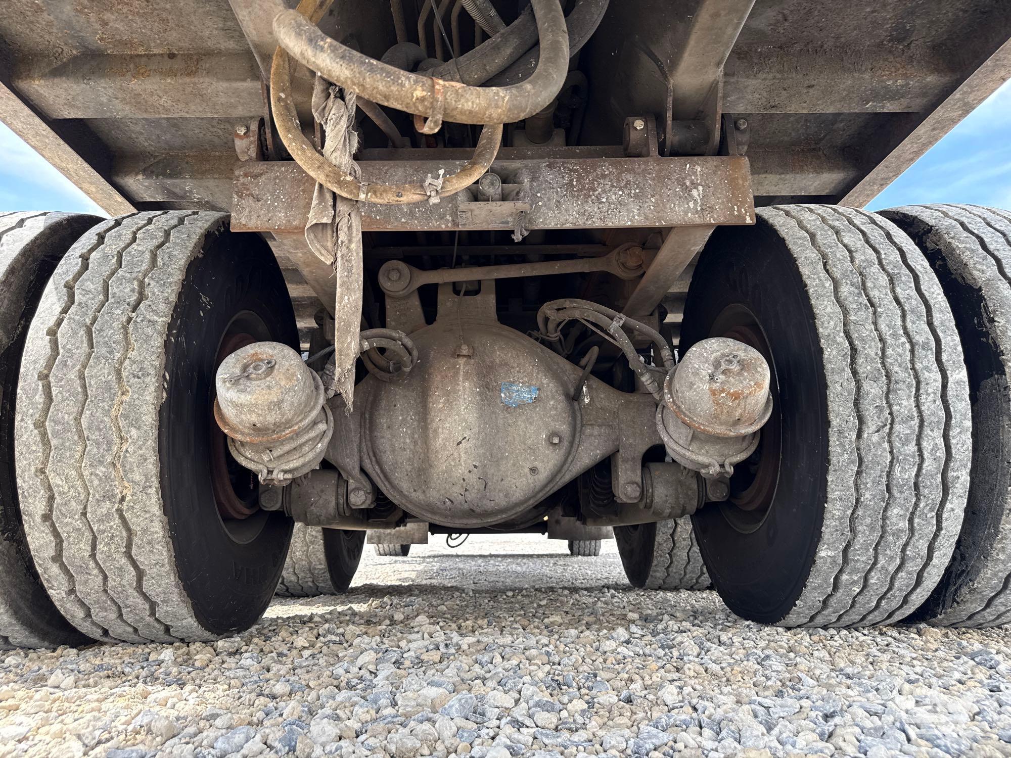 2014 Peterbilt 320