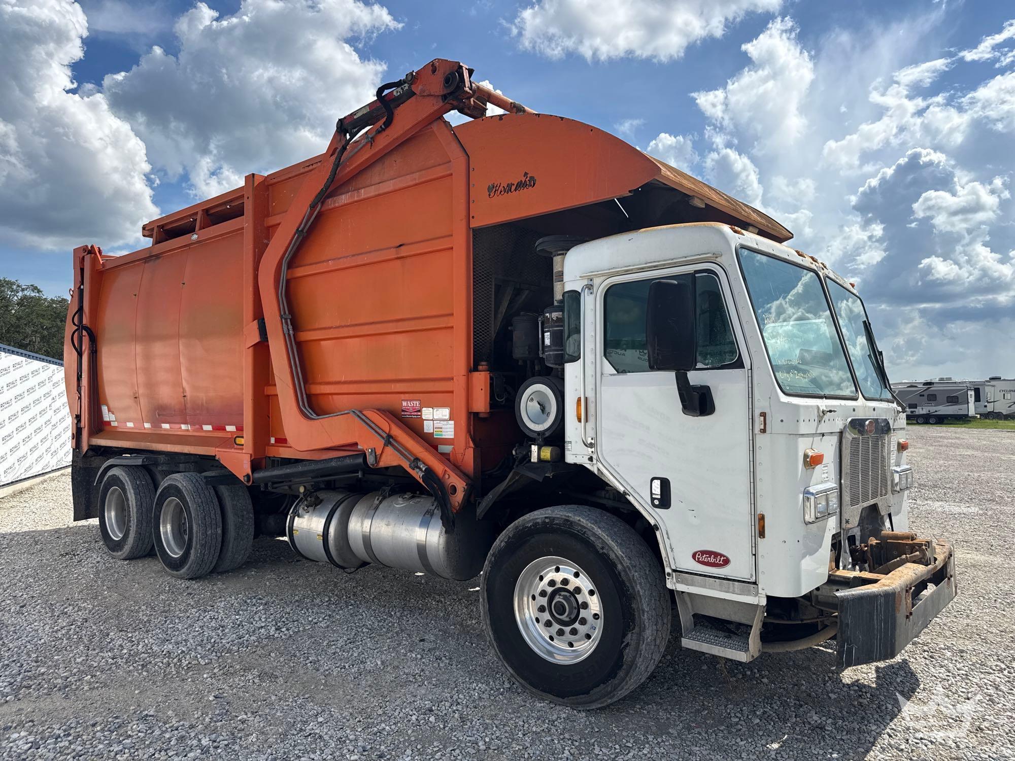 2014 Peterbilt 320