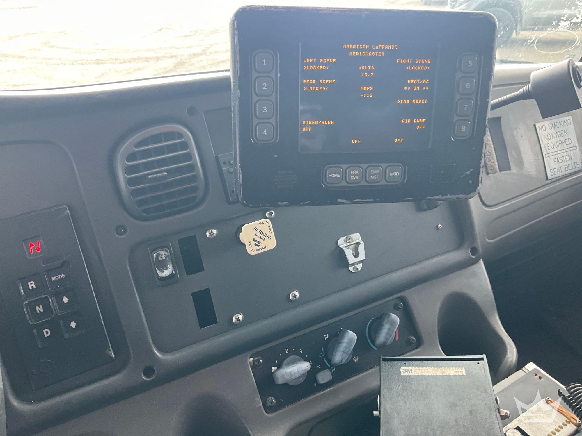 2004 Freightliner M2 106