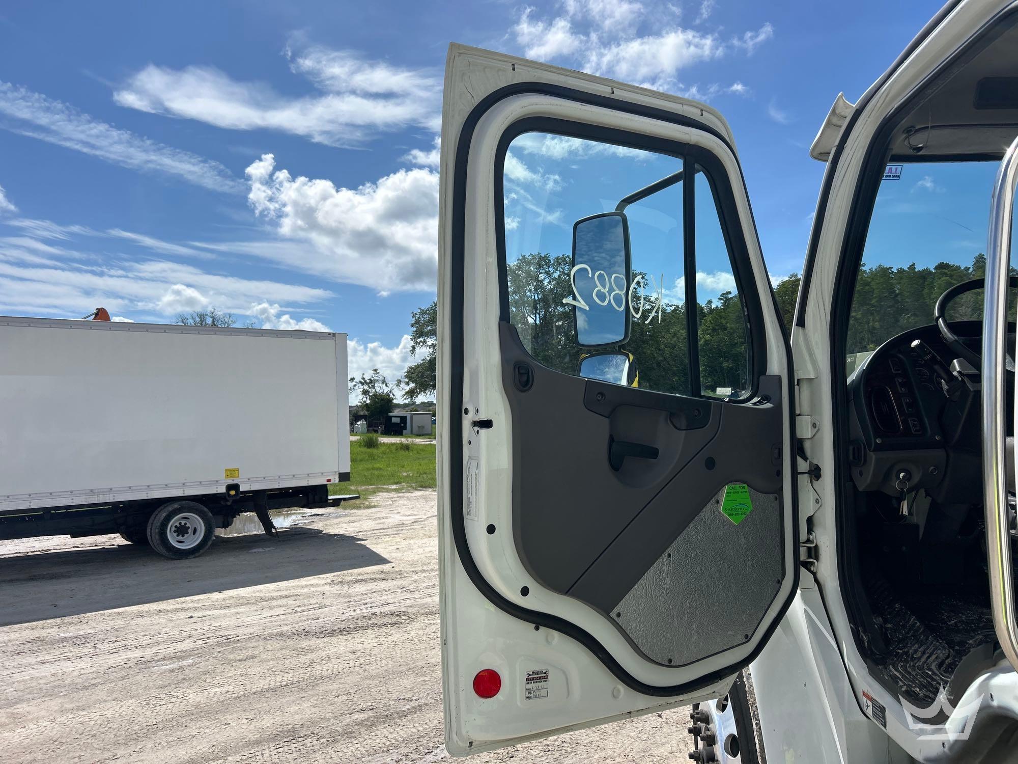 2016 Freightliner M2 106
