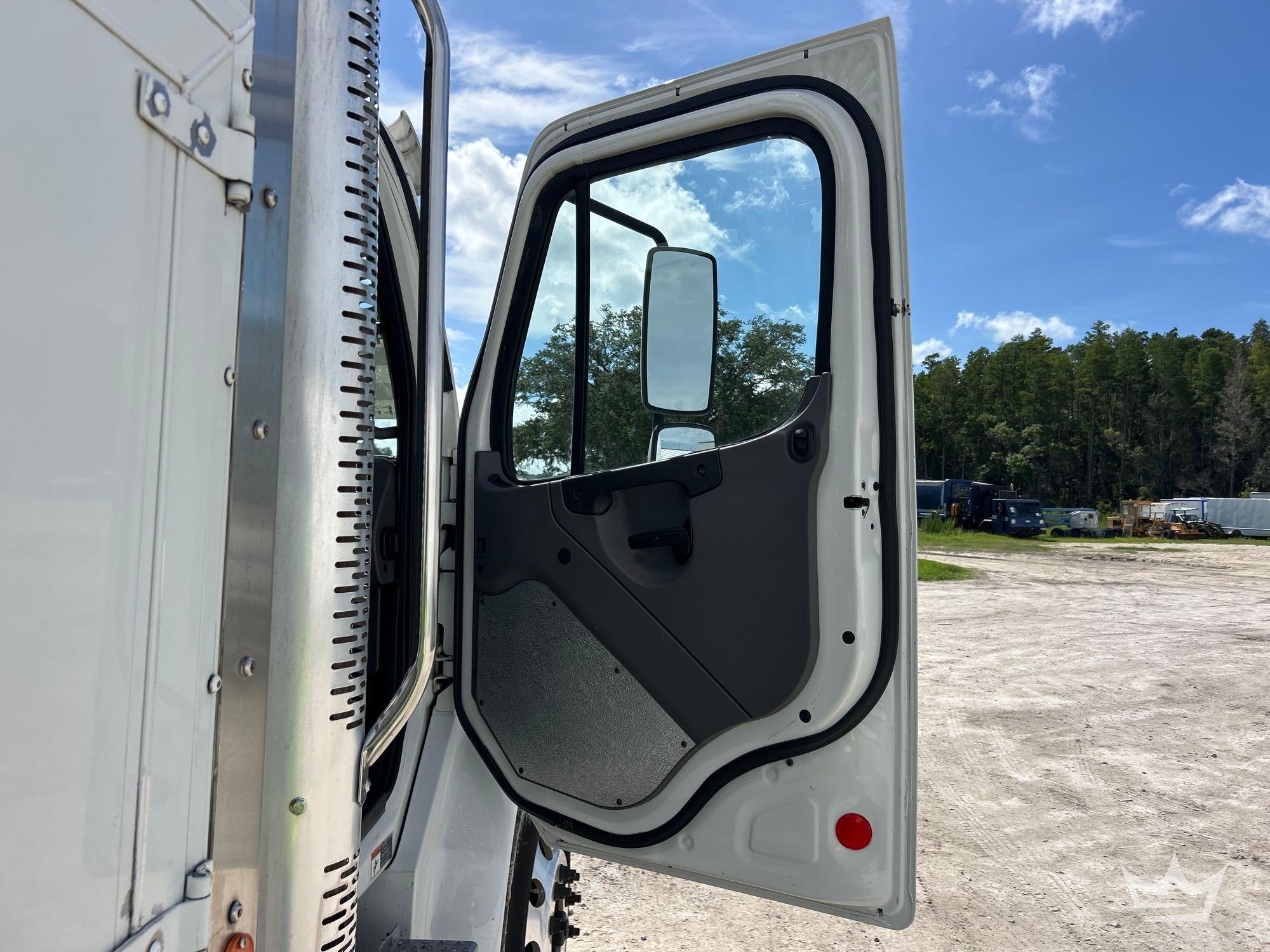 2016 Freightliner M2 106