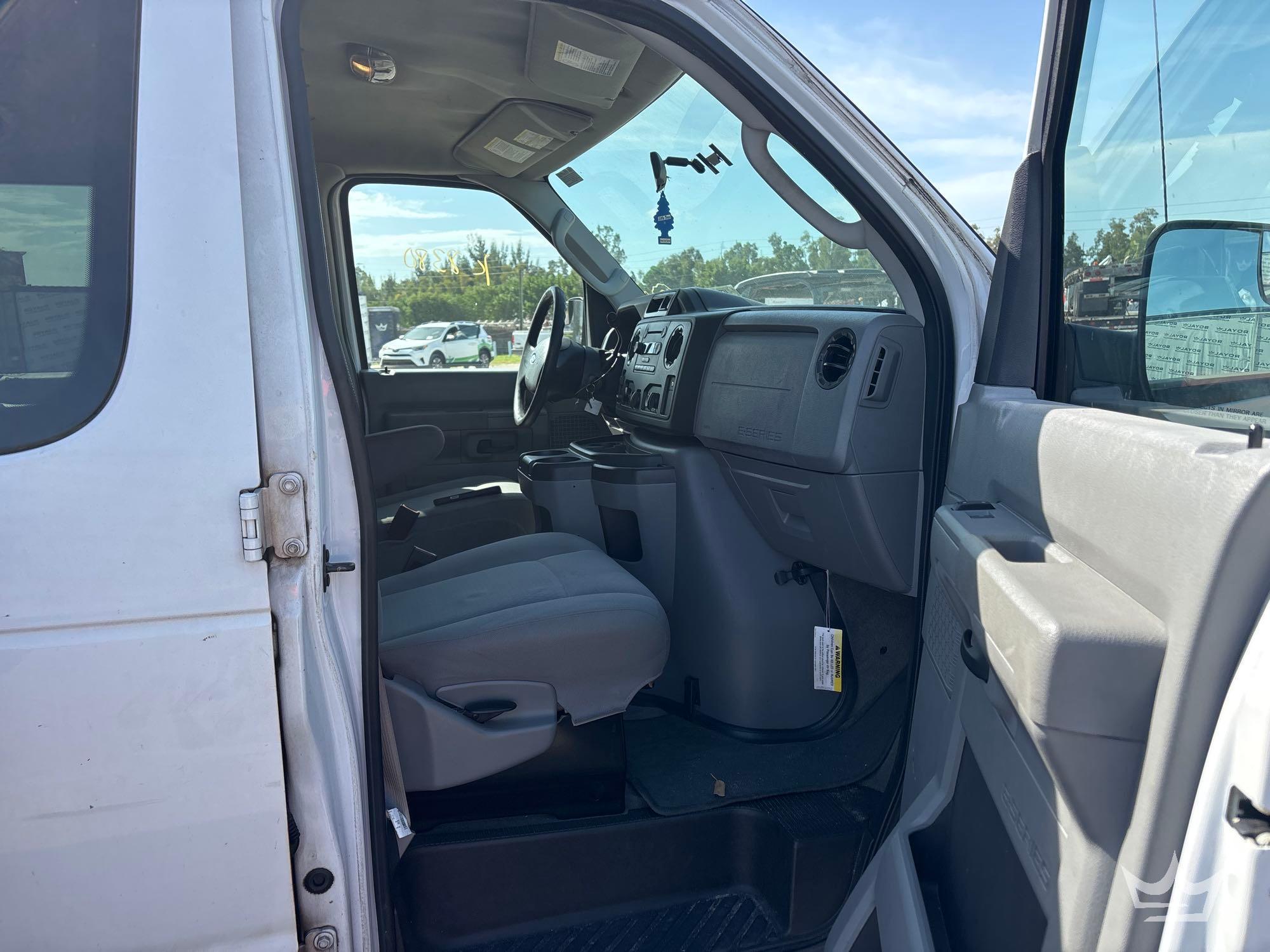 2013 Ford E-350