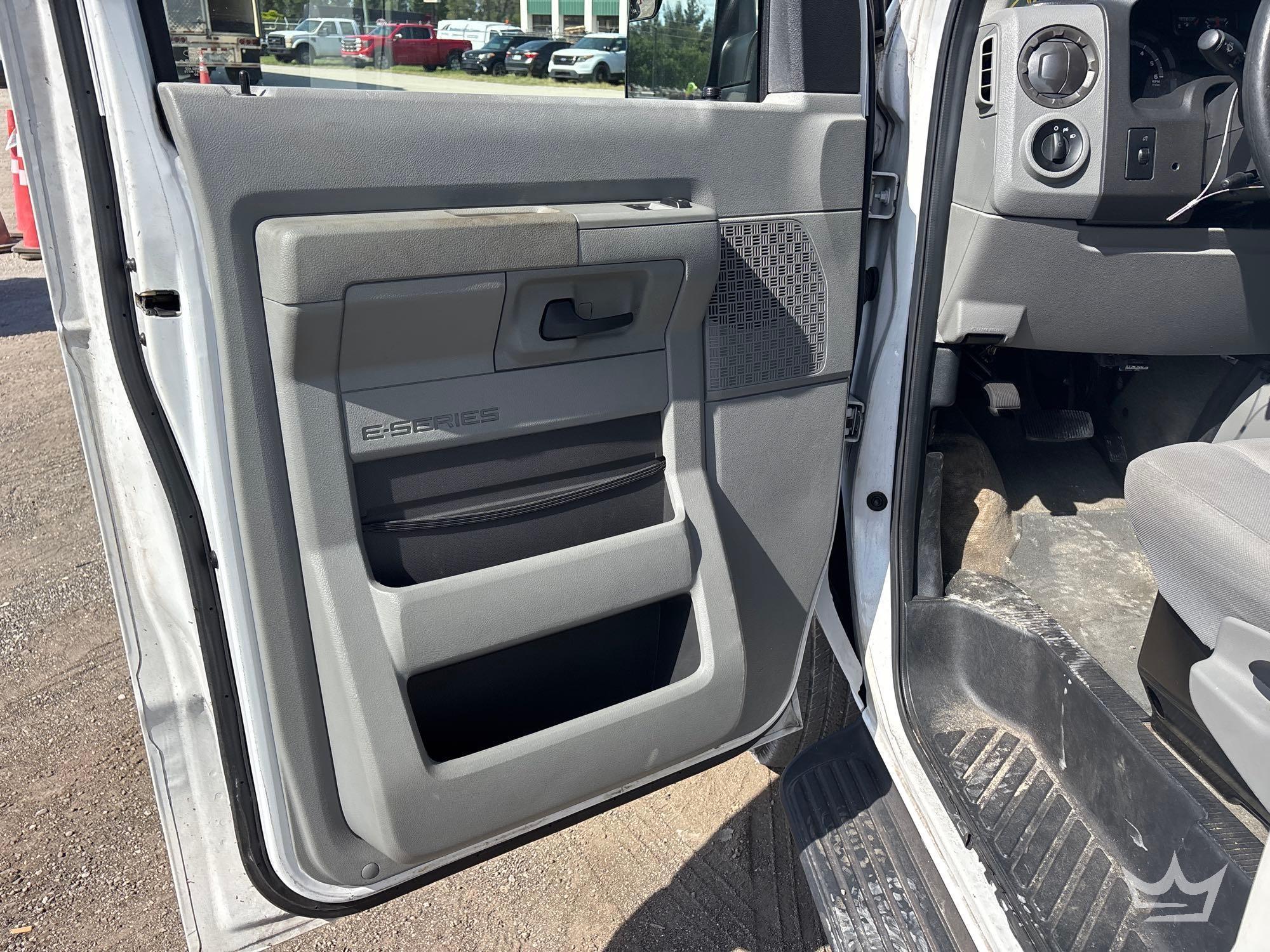 2013 Ford E-350