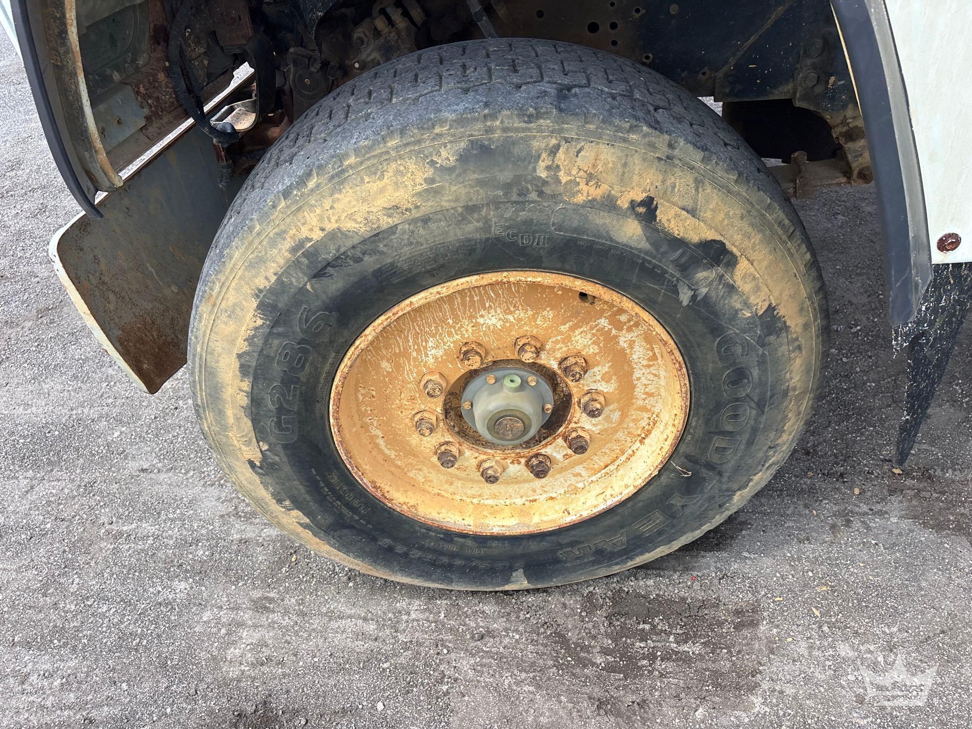 1993 Ford LT9000