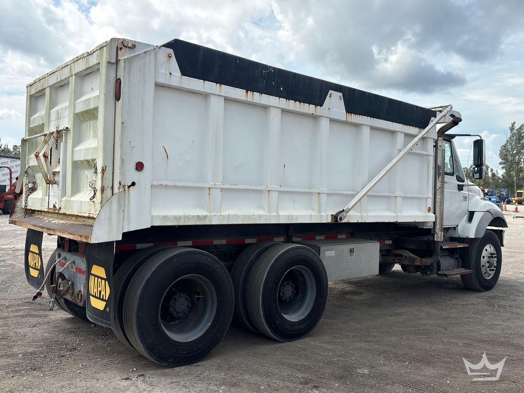 2004 International 7400