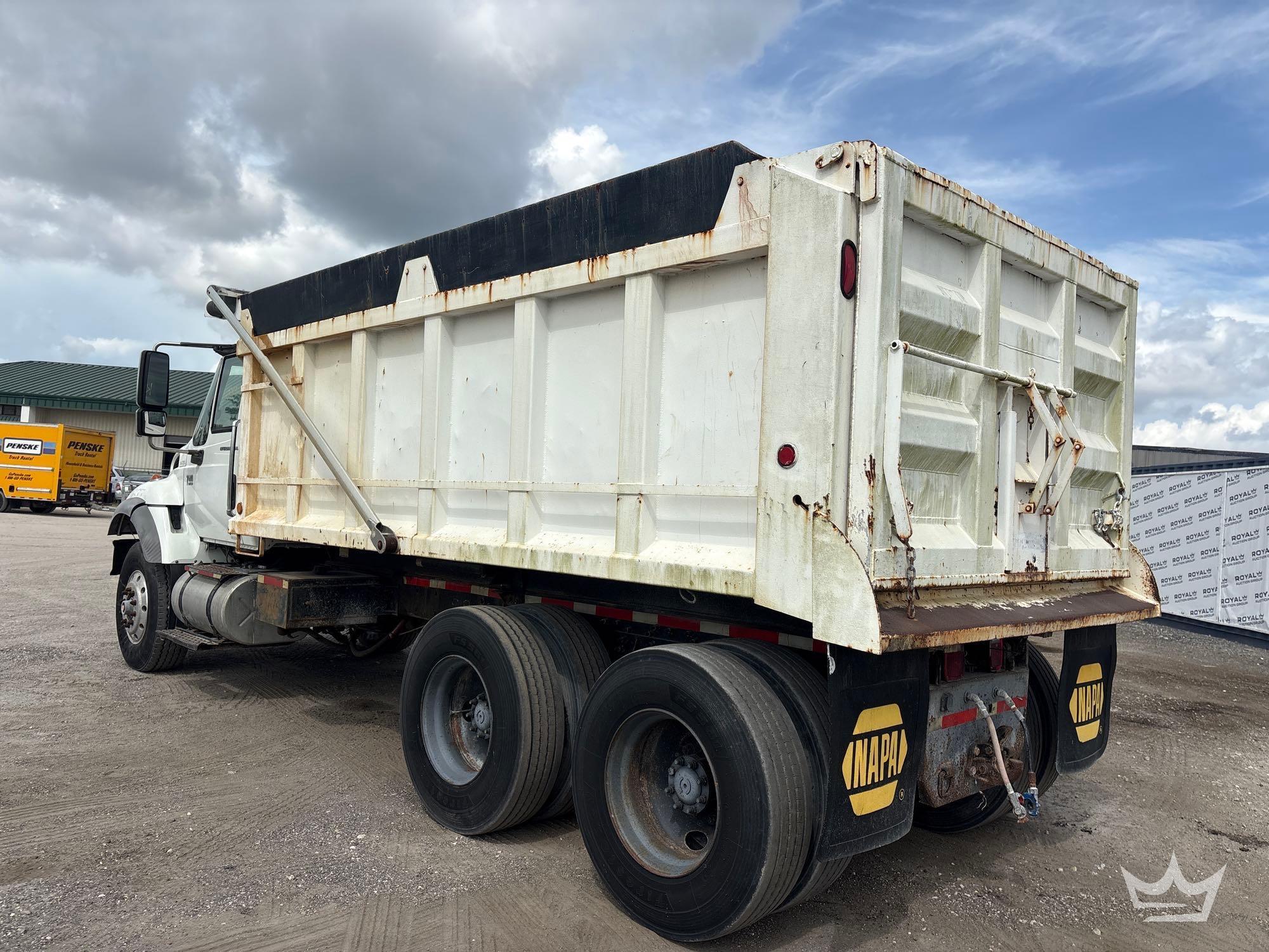2004 International 7400