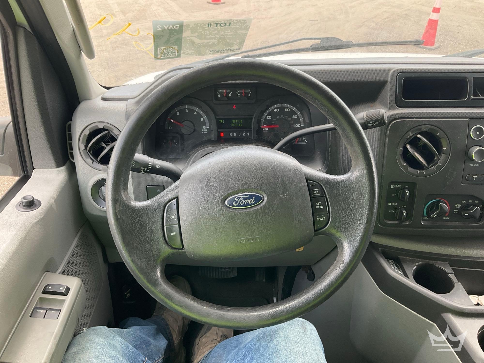 2013 Ford E-350