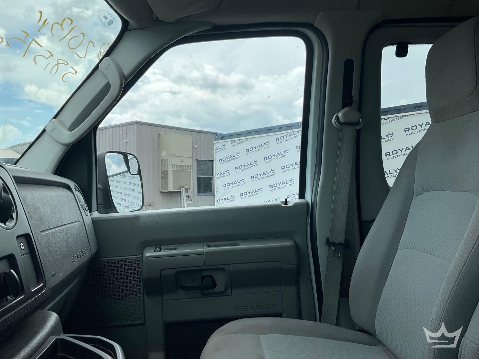 2013 Ford E-350