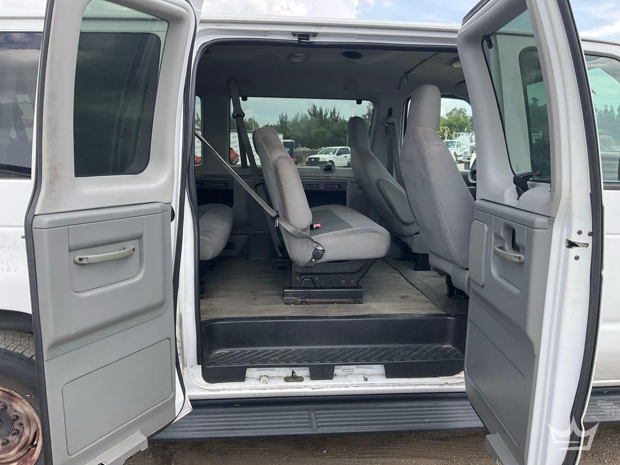 2013 Ford E-350