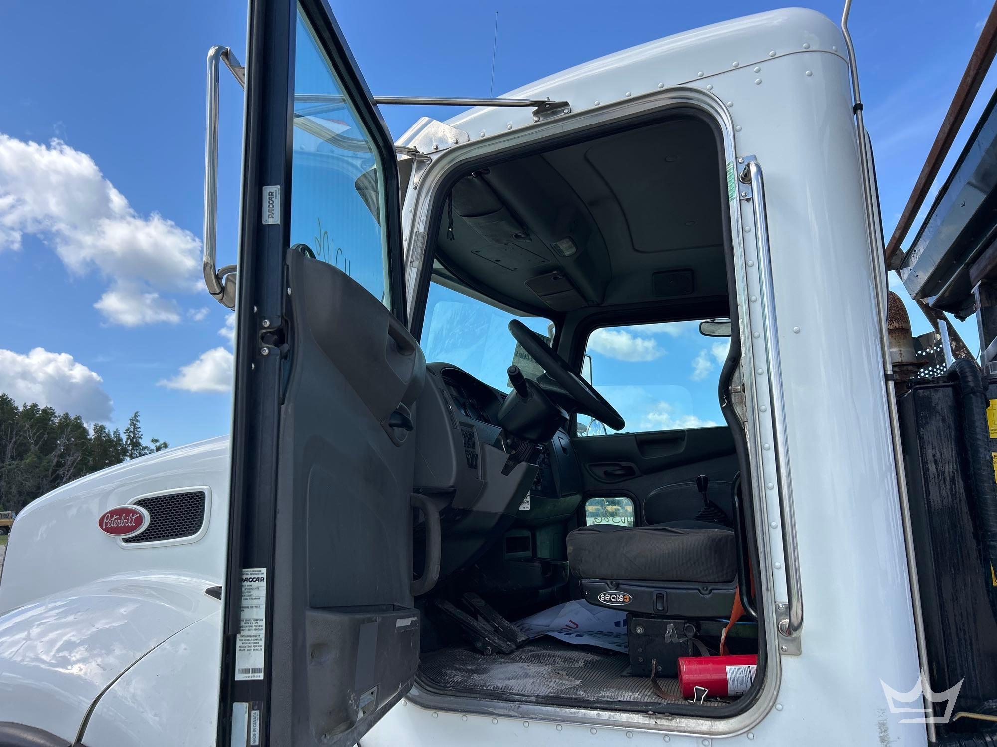 2016 Peterbilt 348