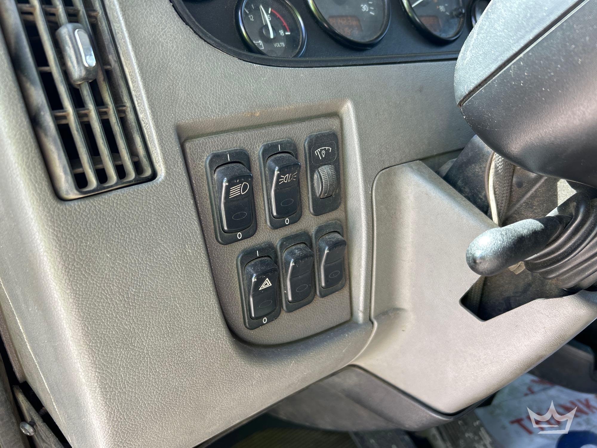 2016 Peterbilt 348