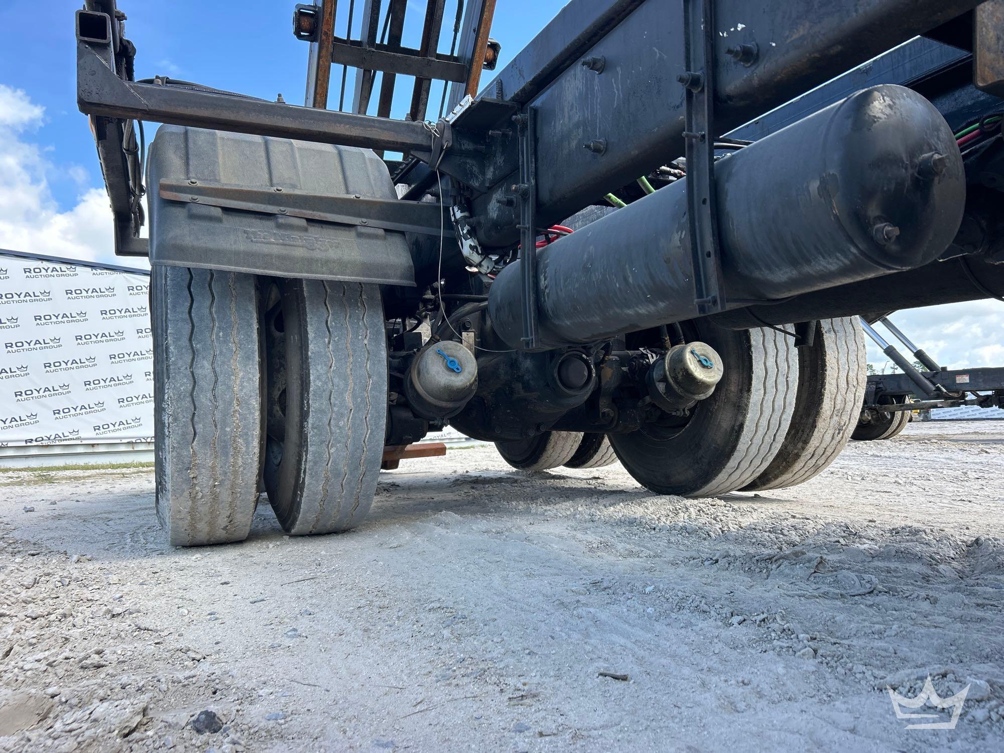2016 Peterbilt 348