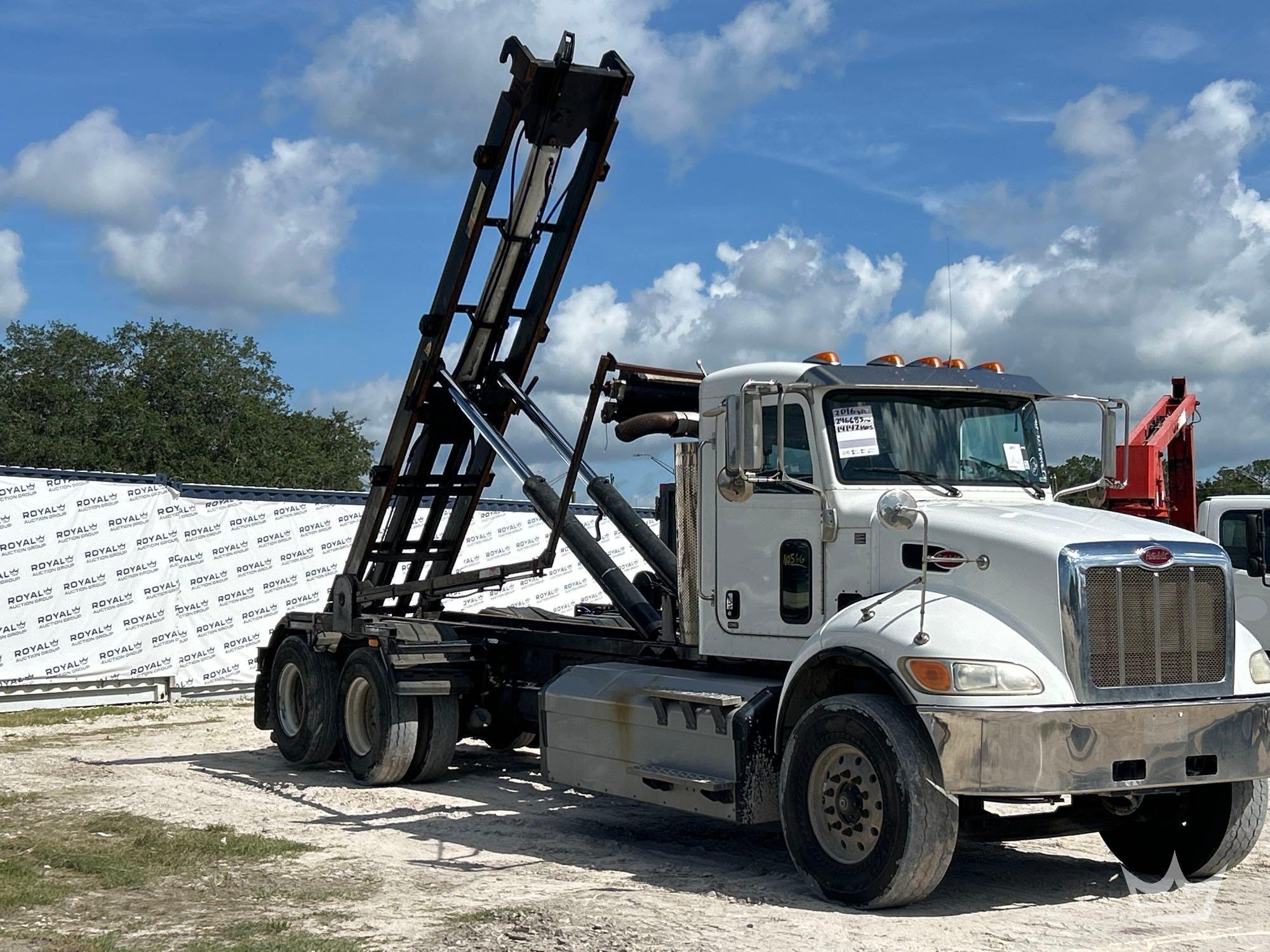 2016 Peterbilt 348