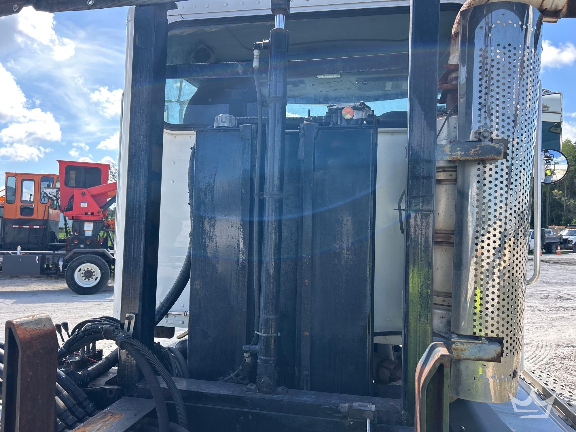 2016 Peterbilt 348