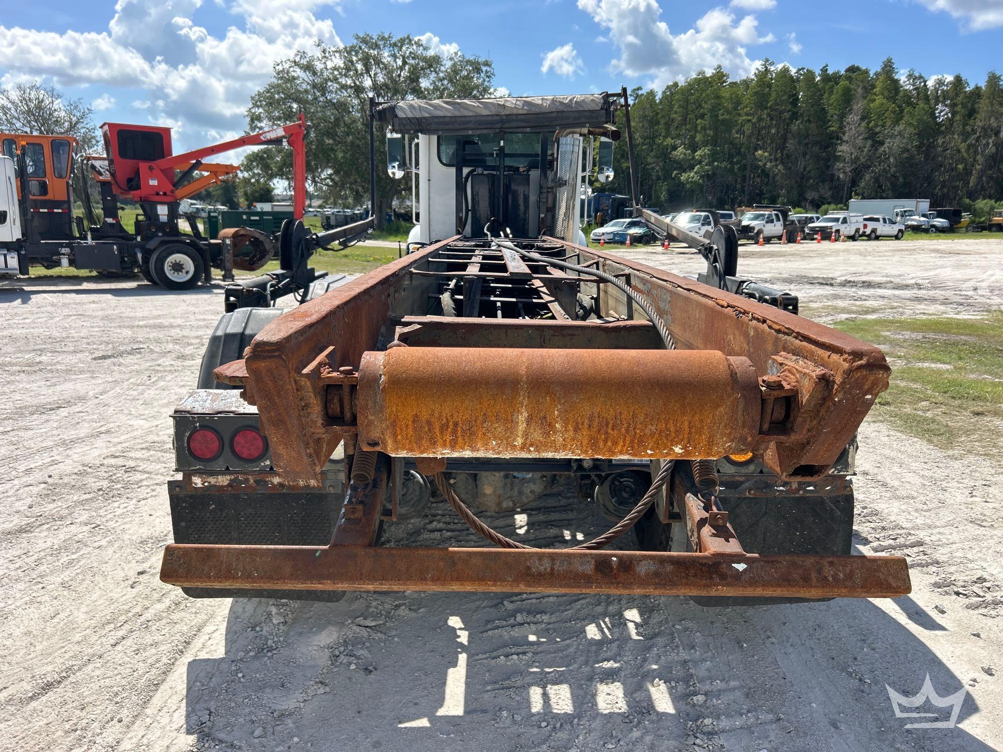 2016 Peterbilt 348