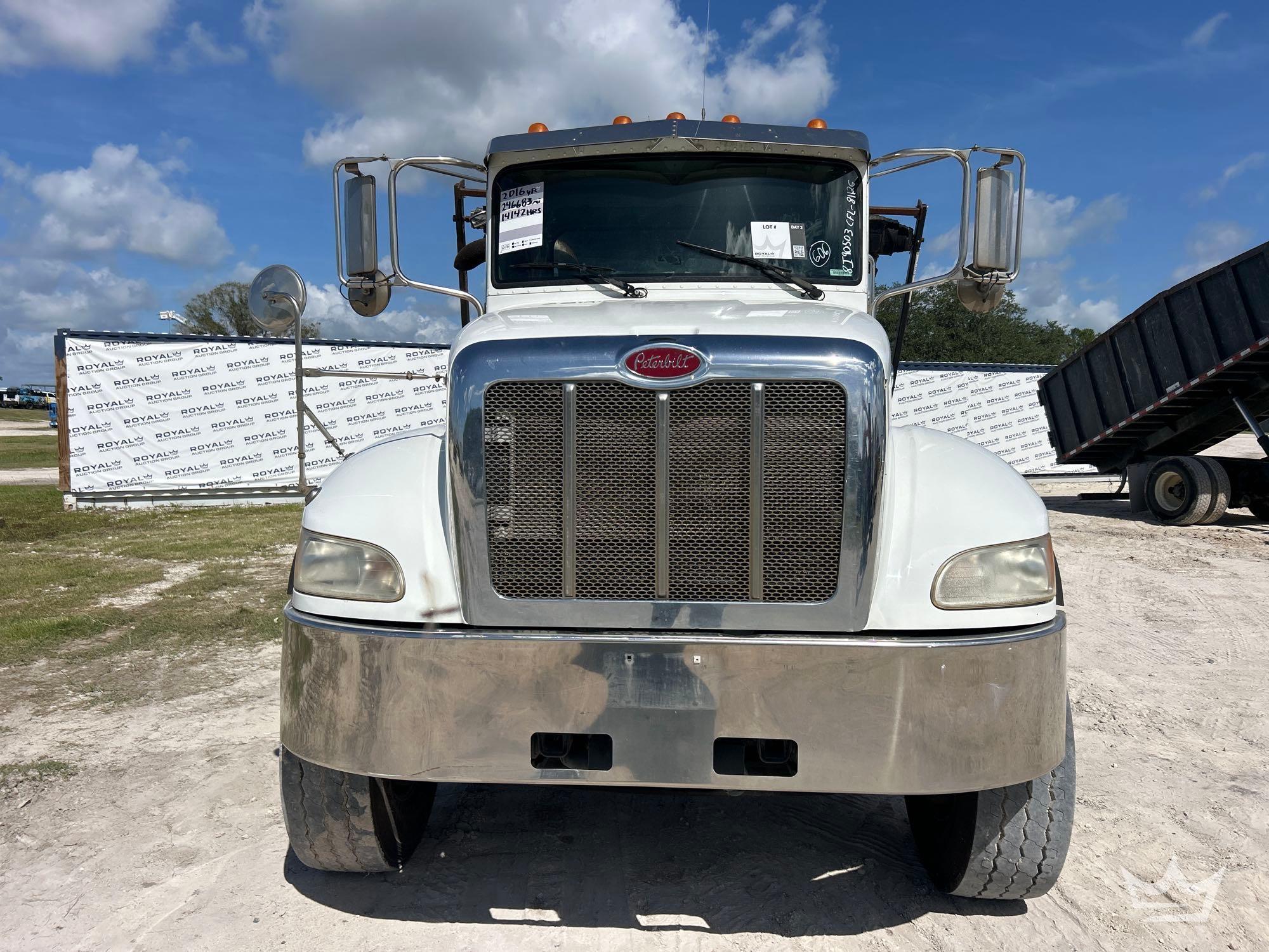 2016 Peterbilt 348
