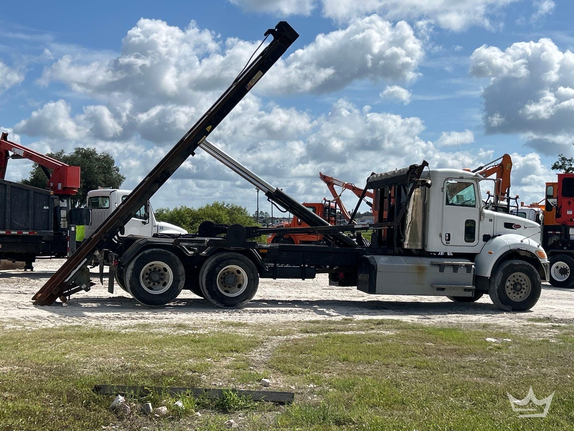 2016 Peterbilt 348