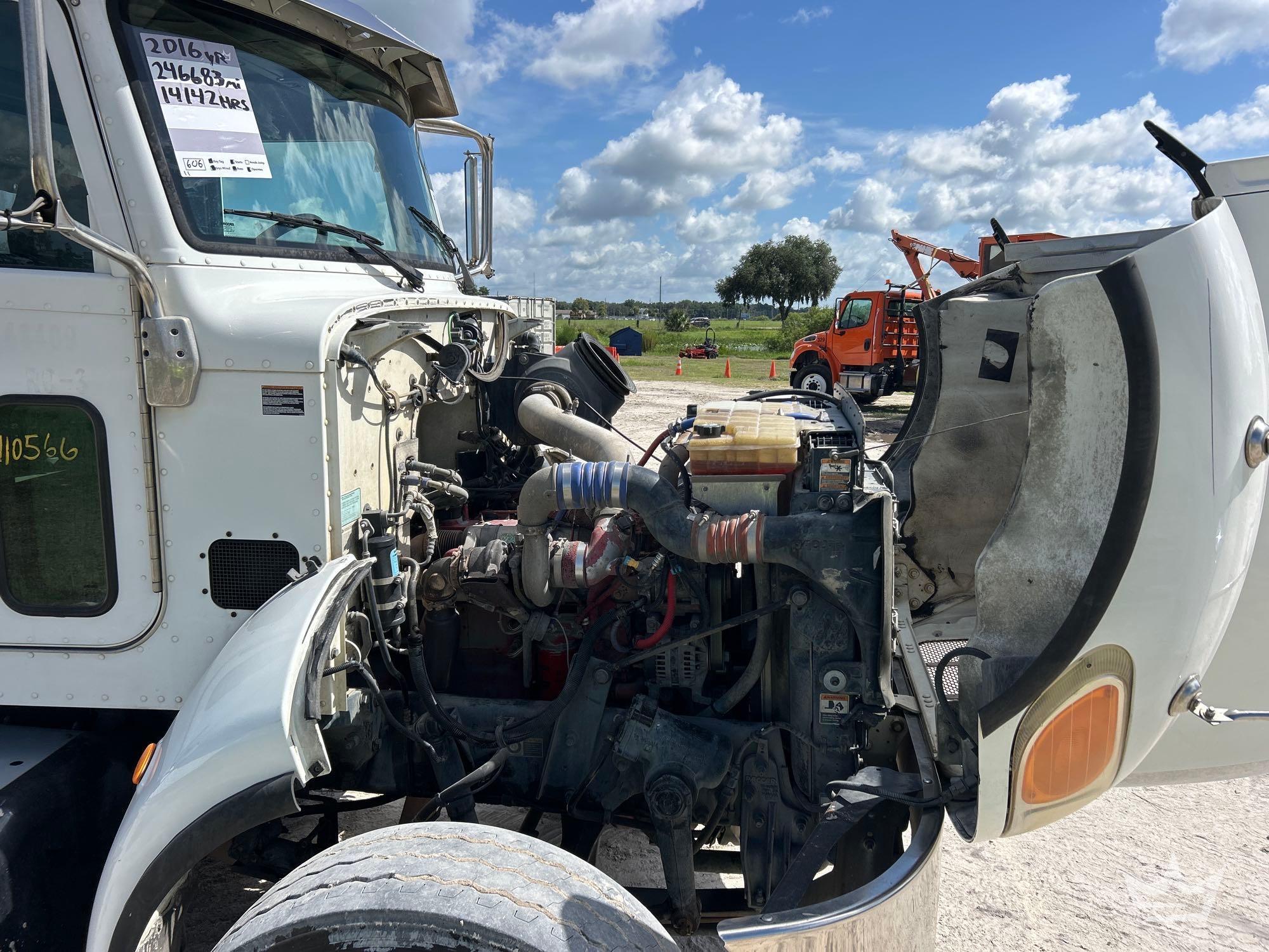 2016 Peterbilt 348