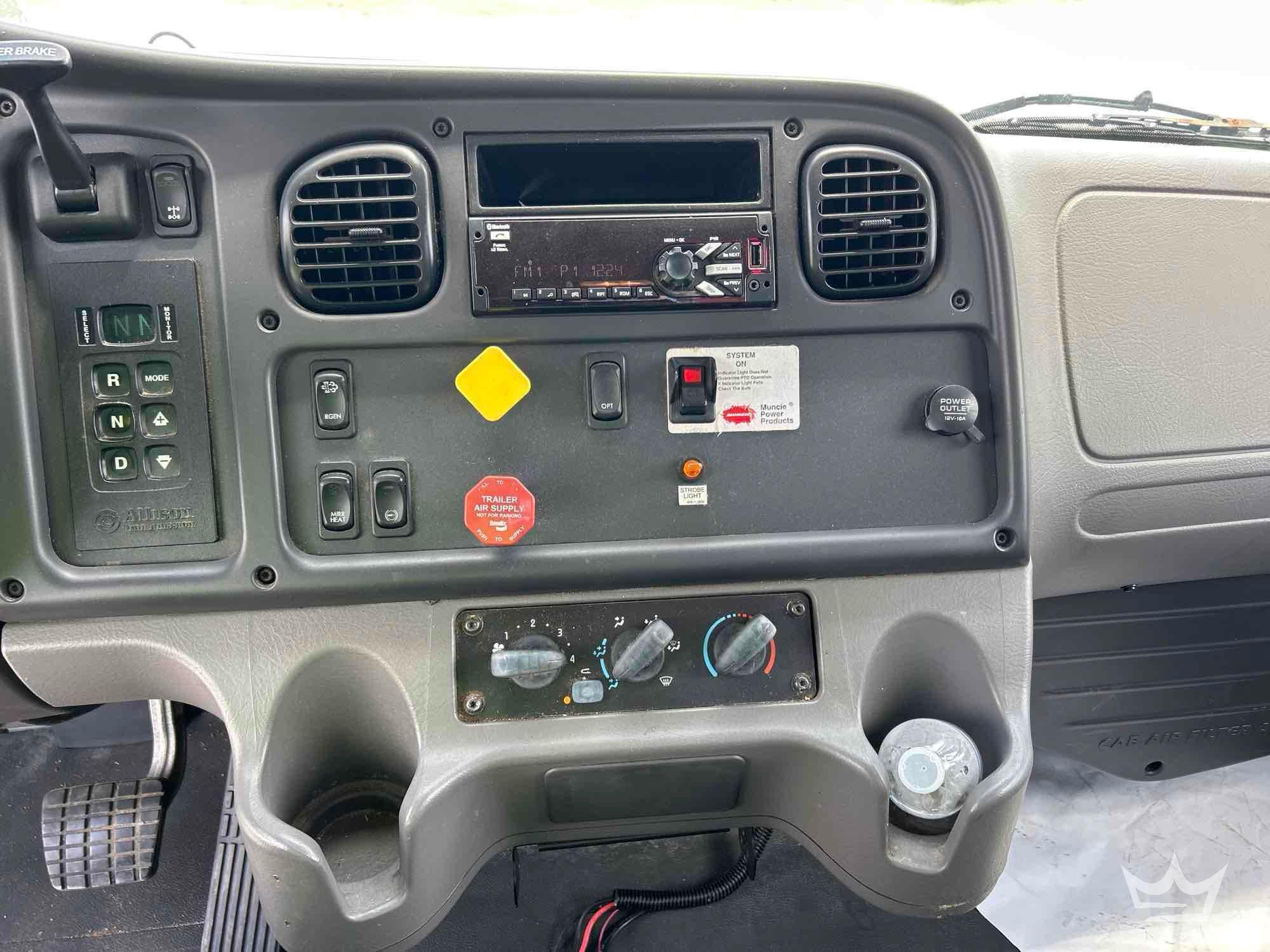 2018 Freightliner M2 106