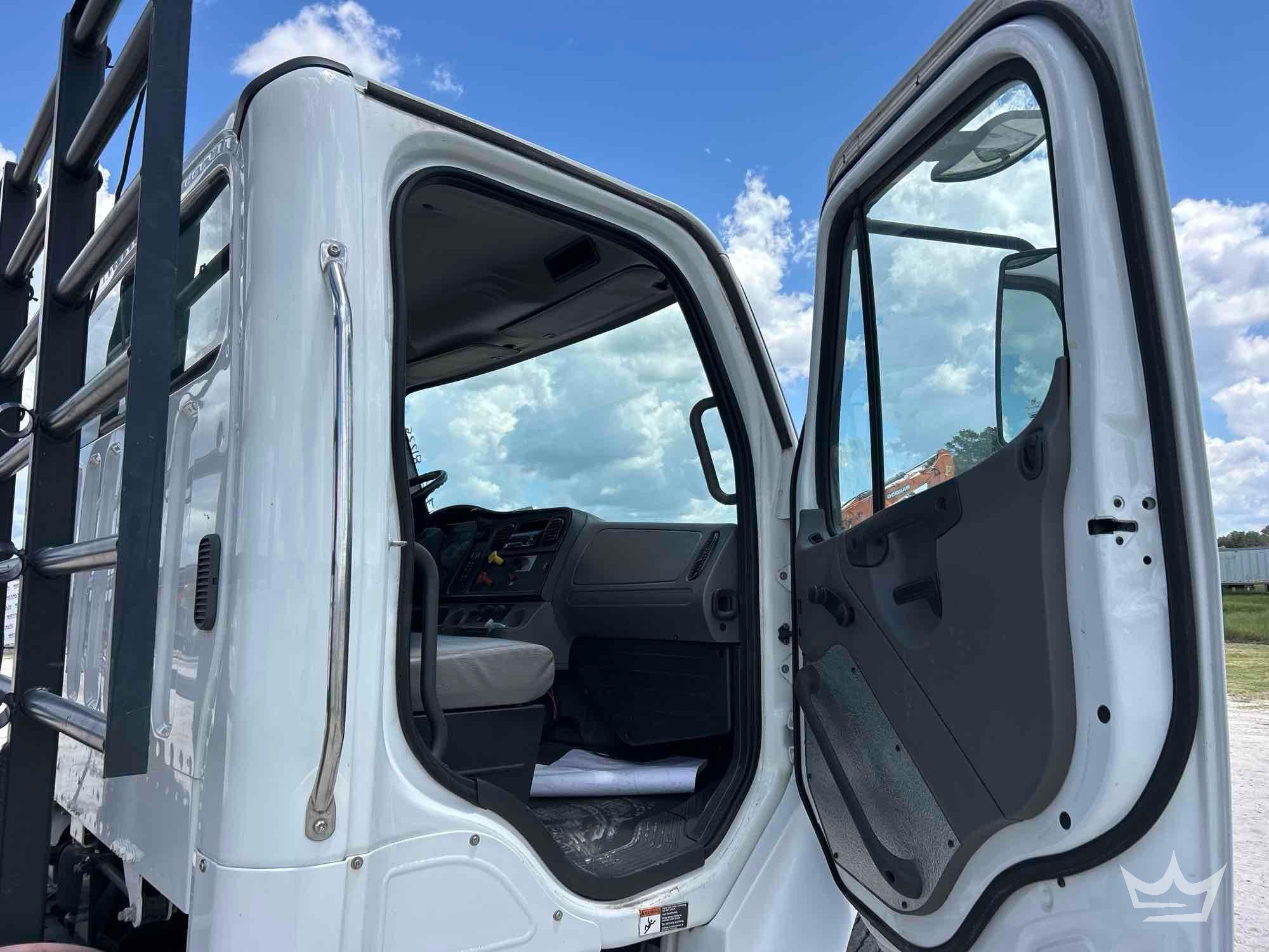 2018 Freightliner M2 106