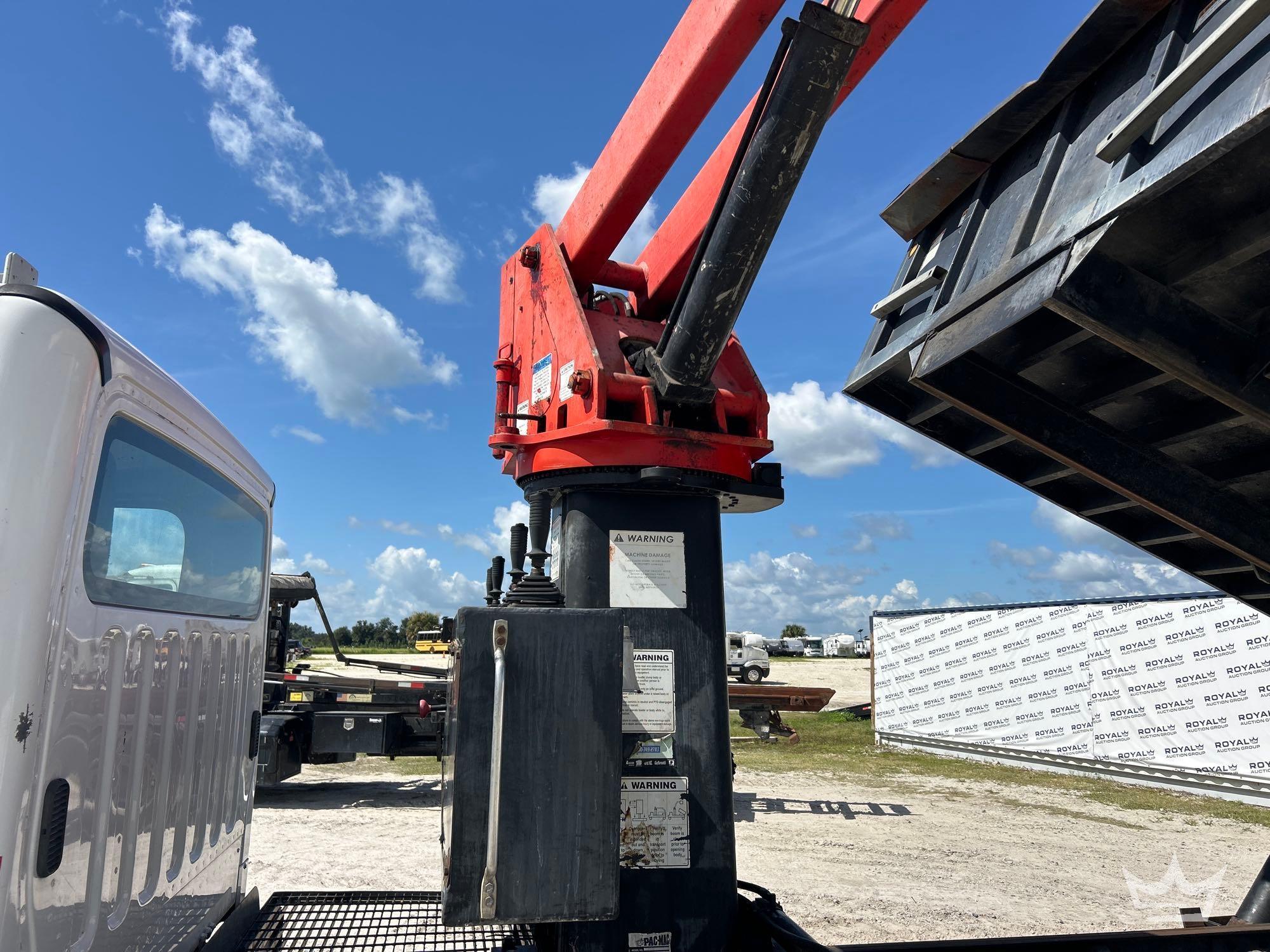 2017 Freightliner M2 106