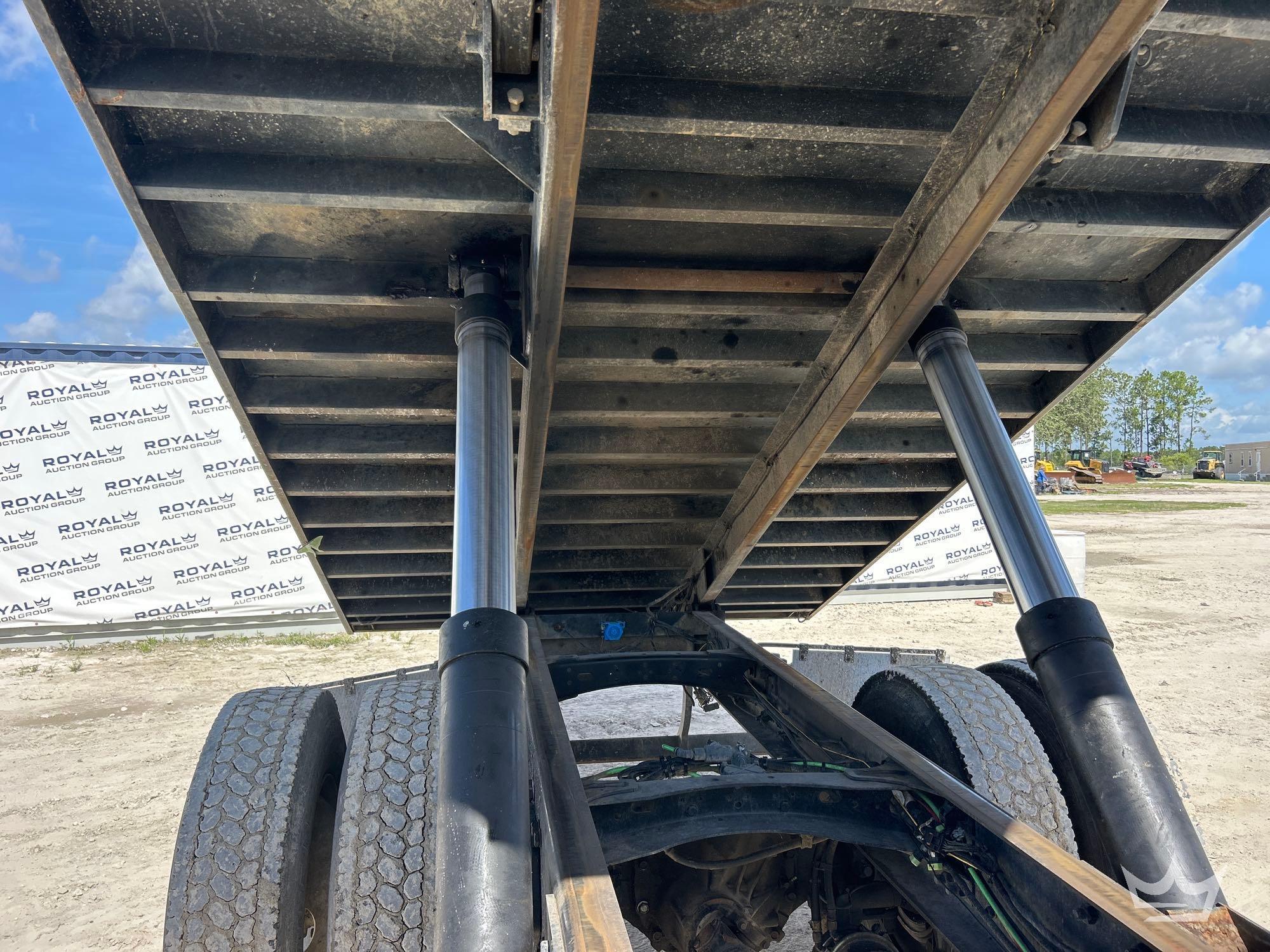 2017 Freightliner M2 106