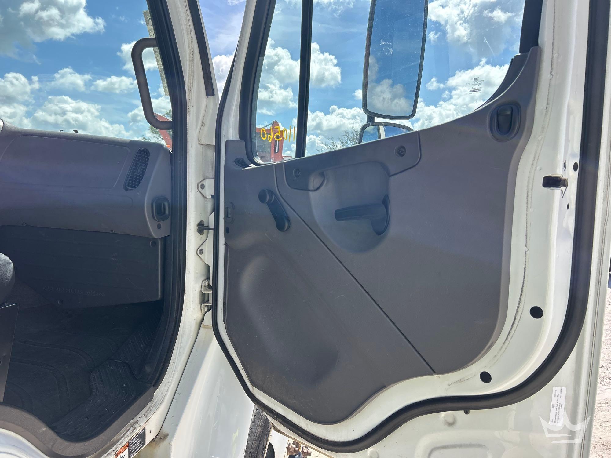 2017 Freightliner M2 106