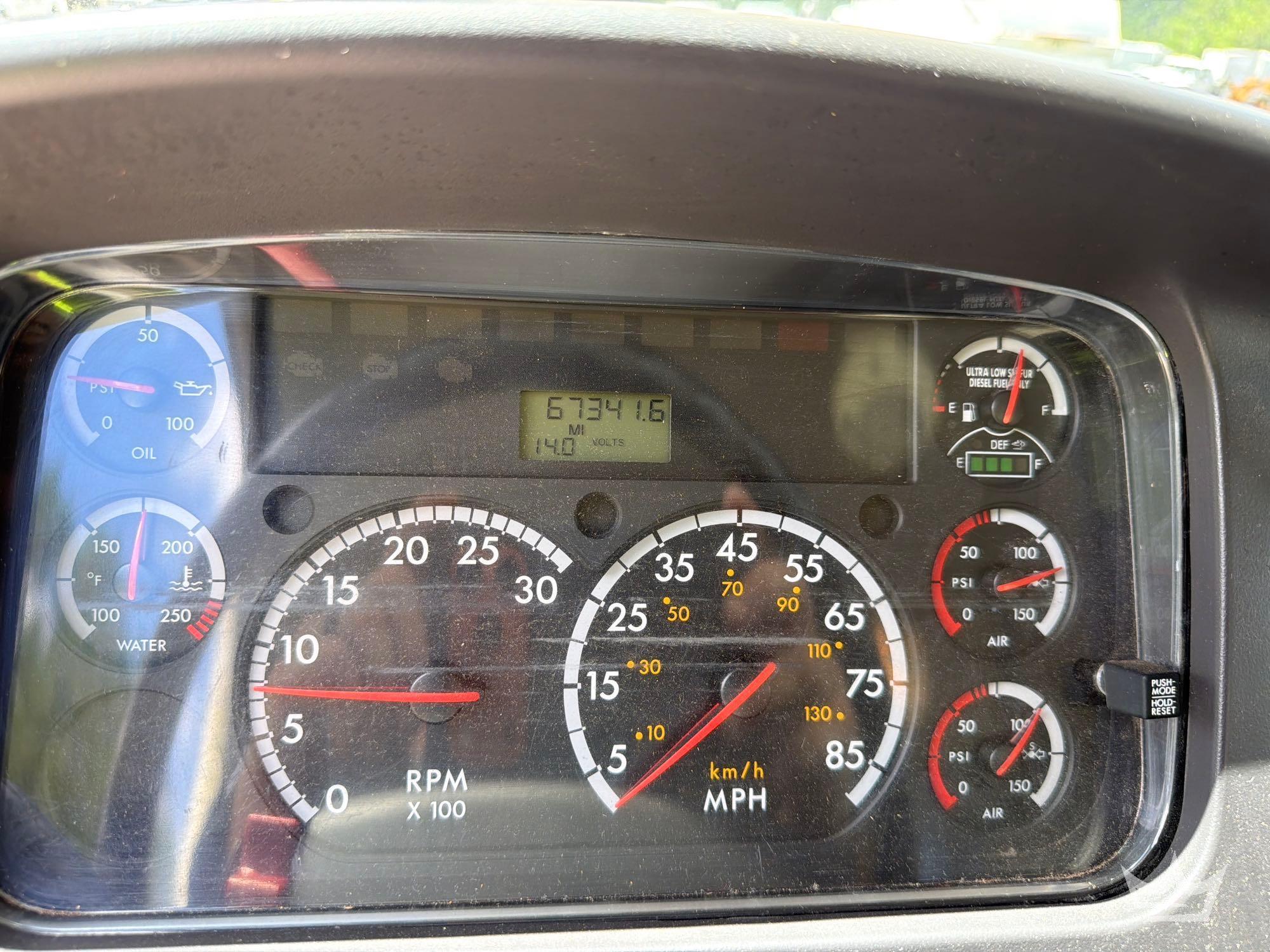 2011 Freightliner M2 106