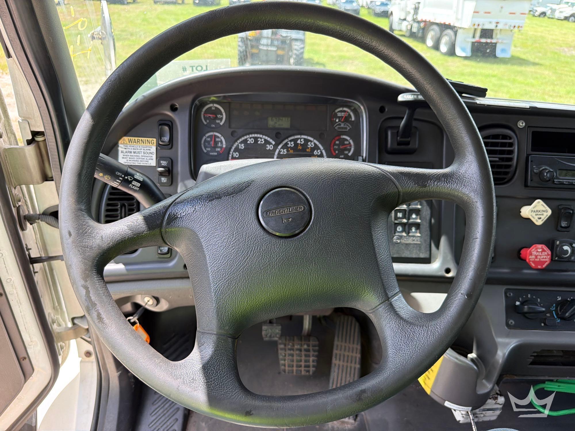 2011 Freightliner M2 106