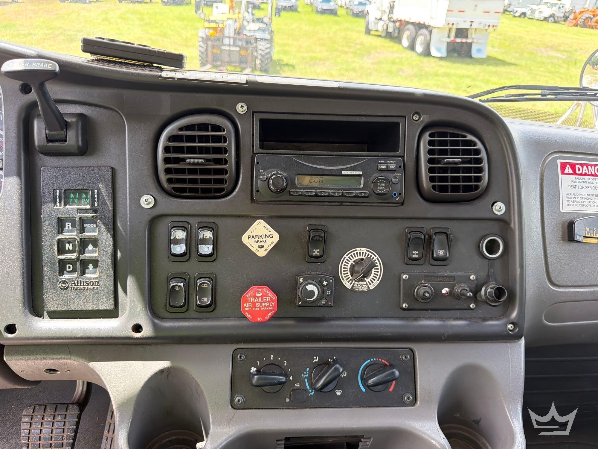 2011 Freightliner M2 106