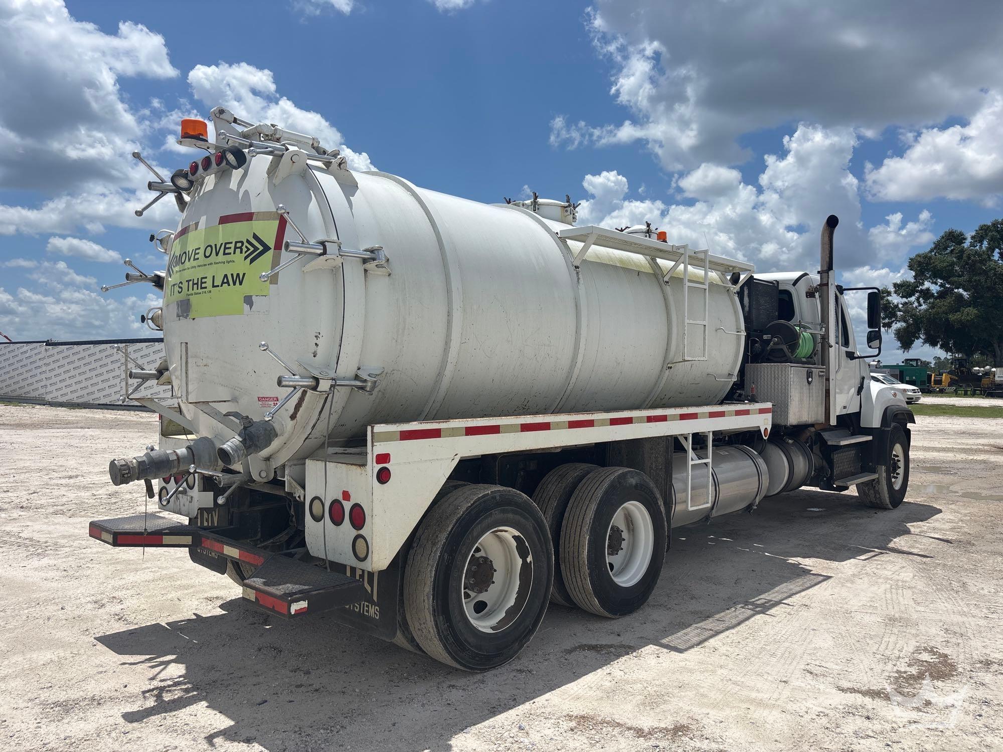 2015 Freightliner 114SD