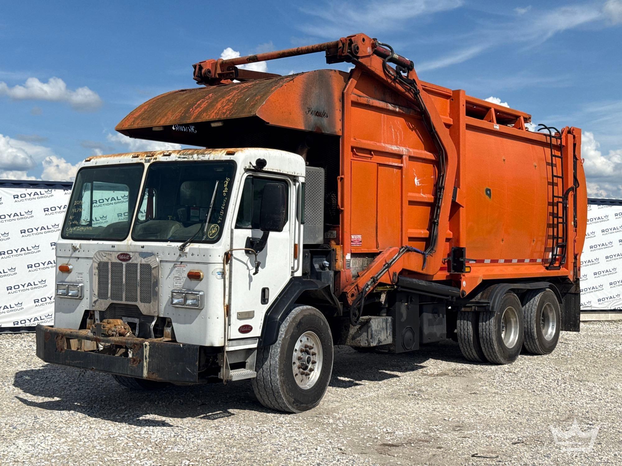 2014 Peterbilt 320
