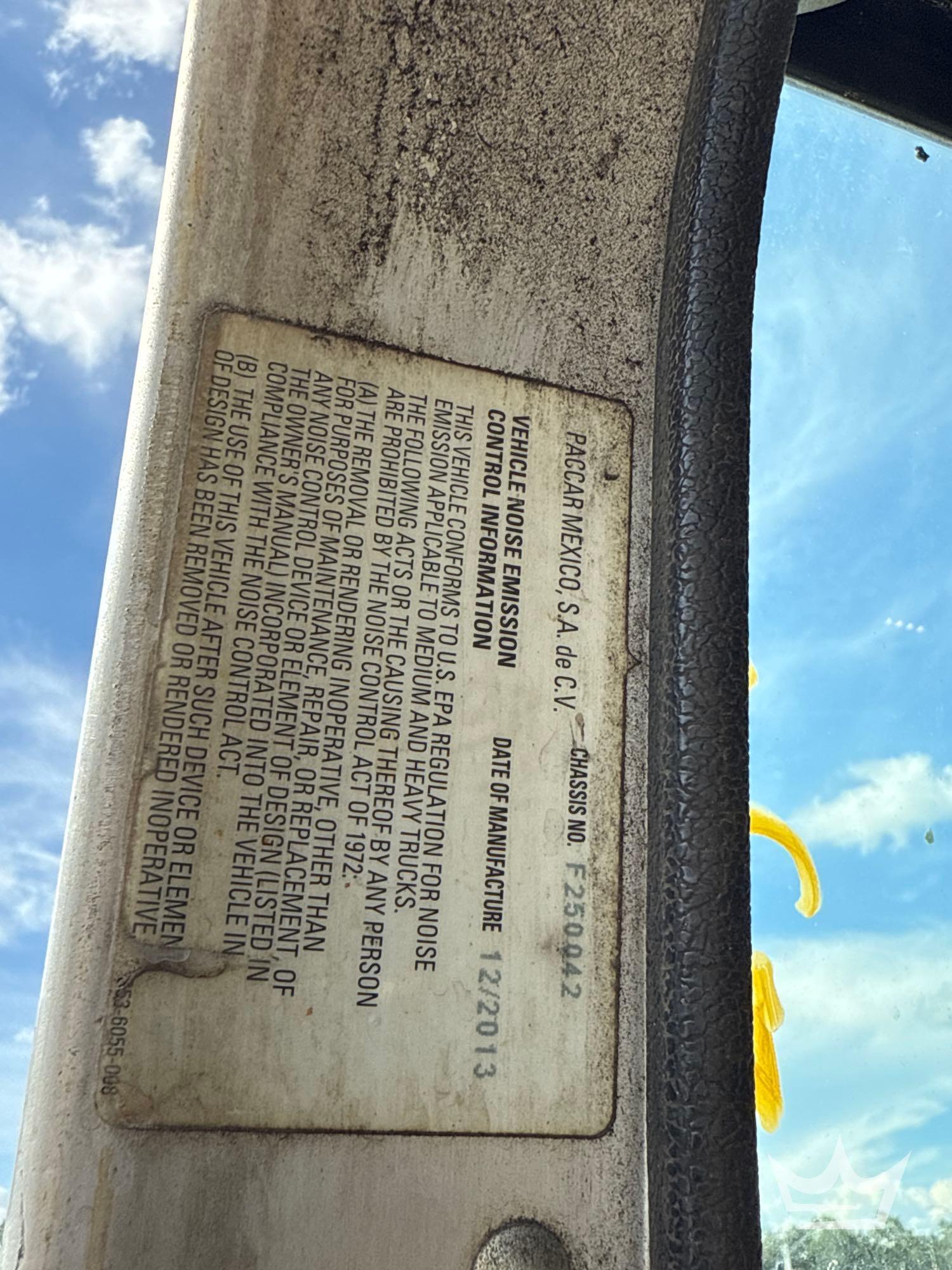 2014 Peterbilt 320